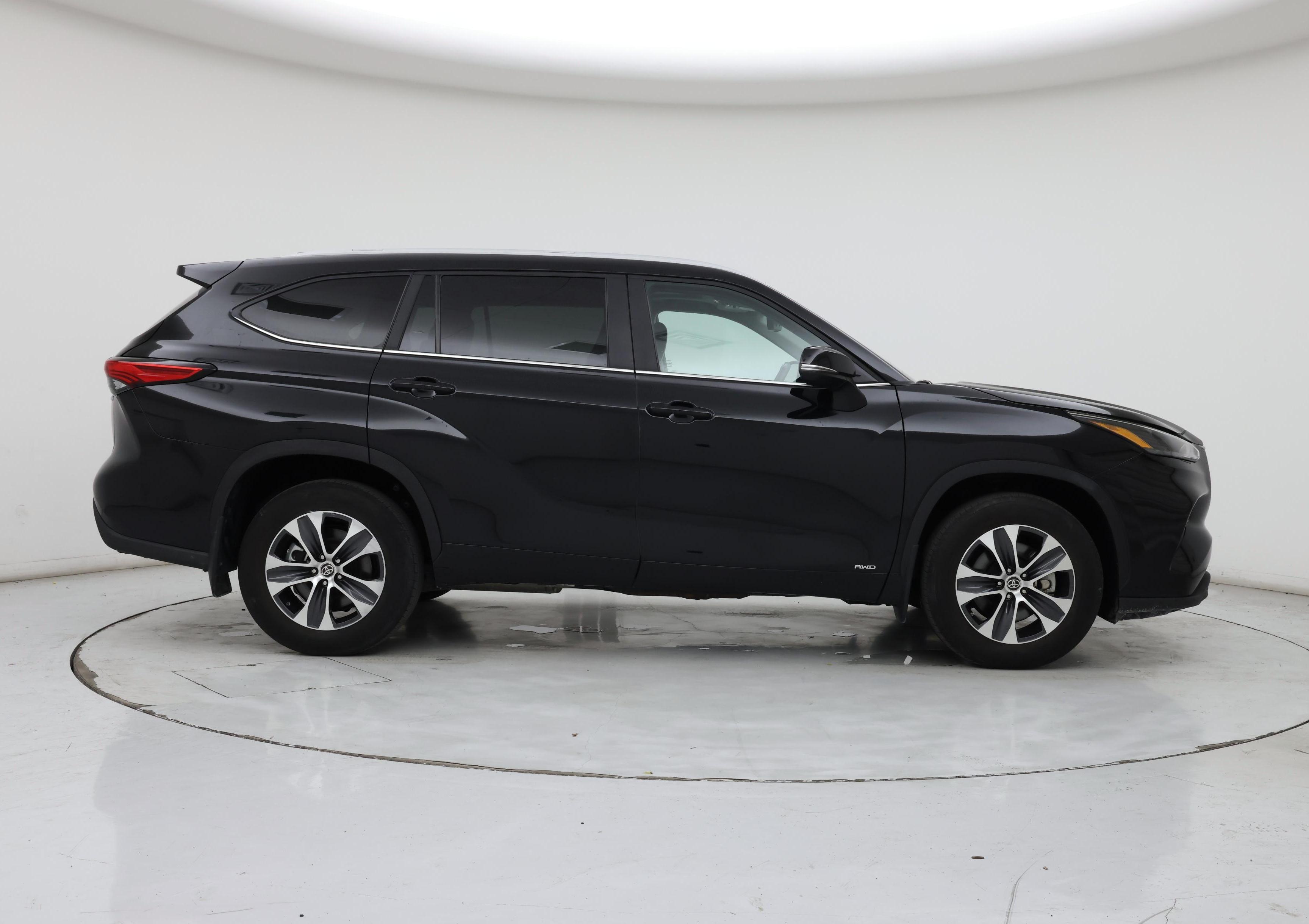 Thumbnail: 2023 Toyota Highlander - 7