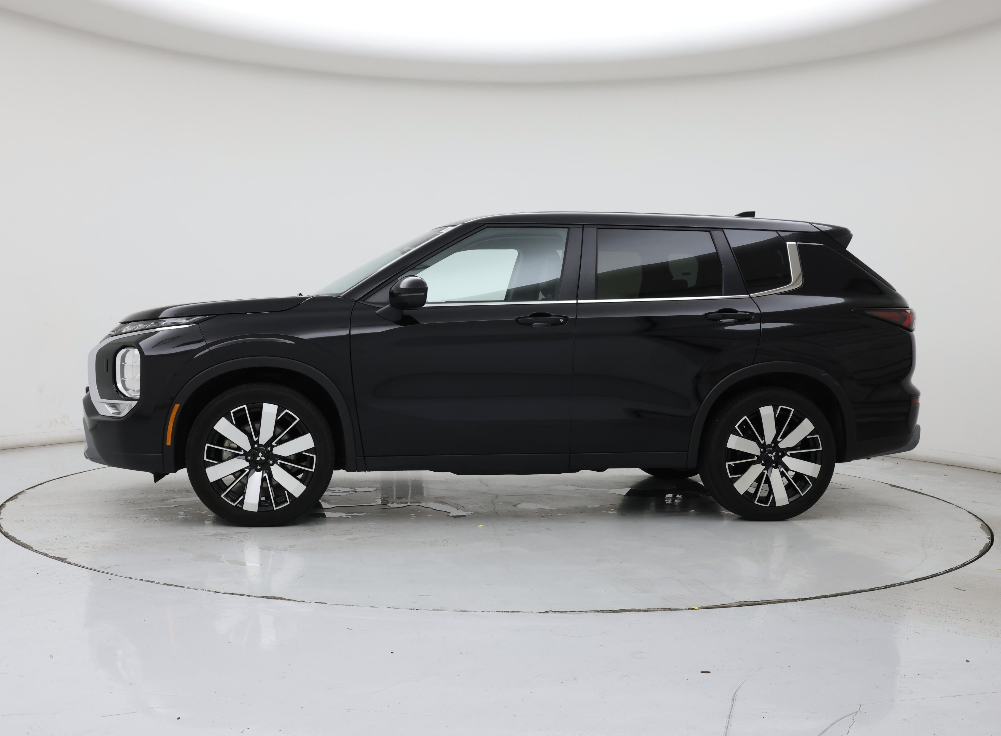 Thumbnail: 2025 Mitsubishi Outlander - 3