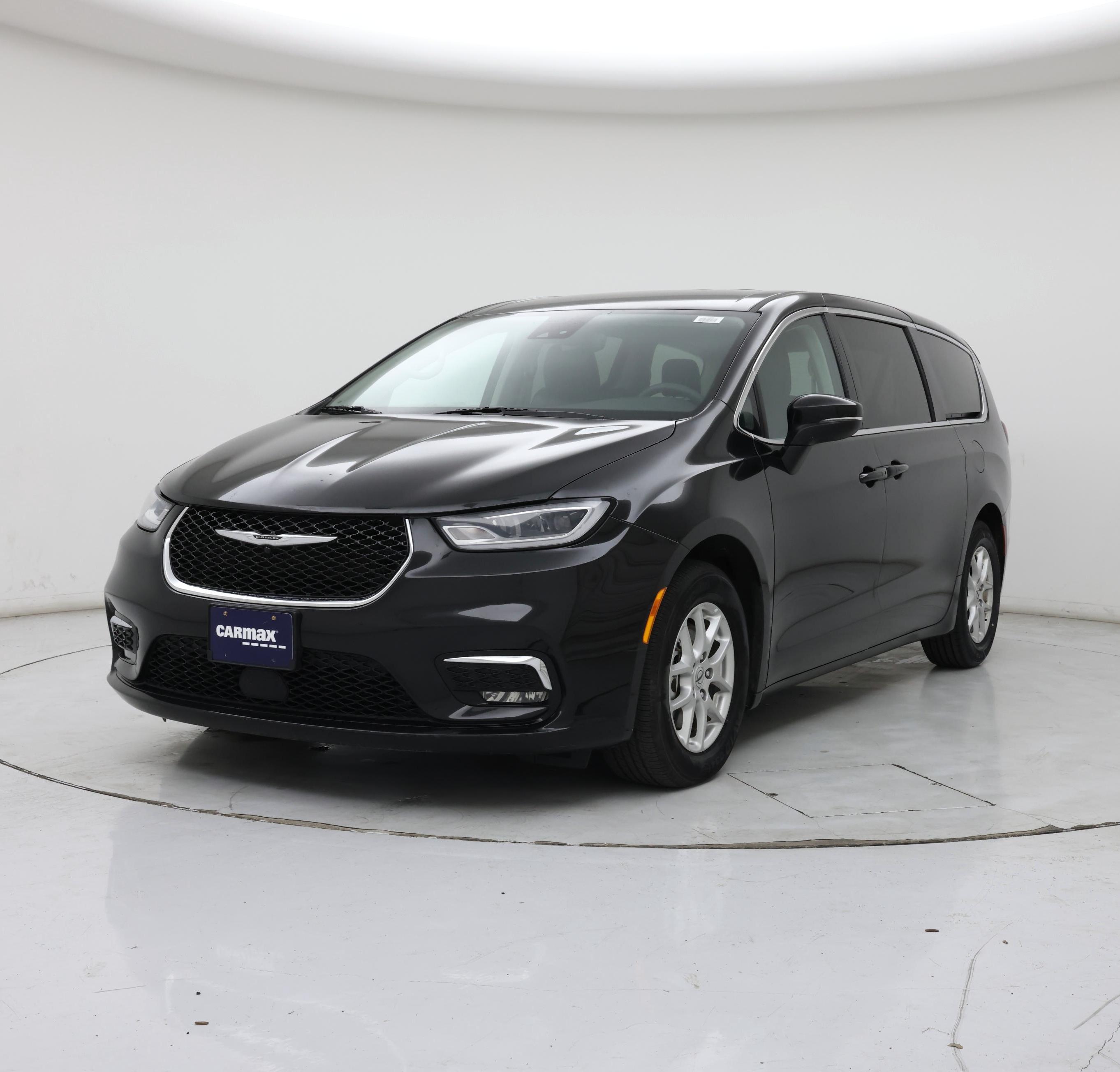 Thumbnail: 2023 Chrysler Pacifica - 4