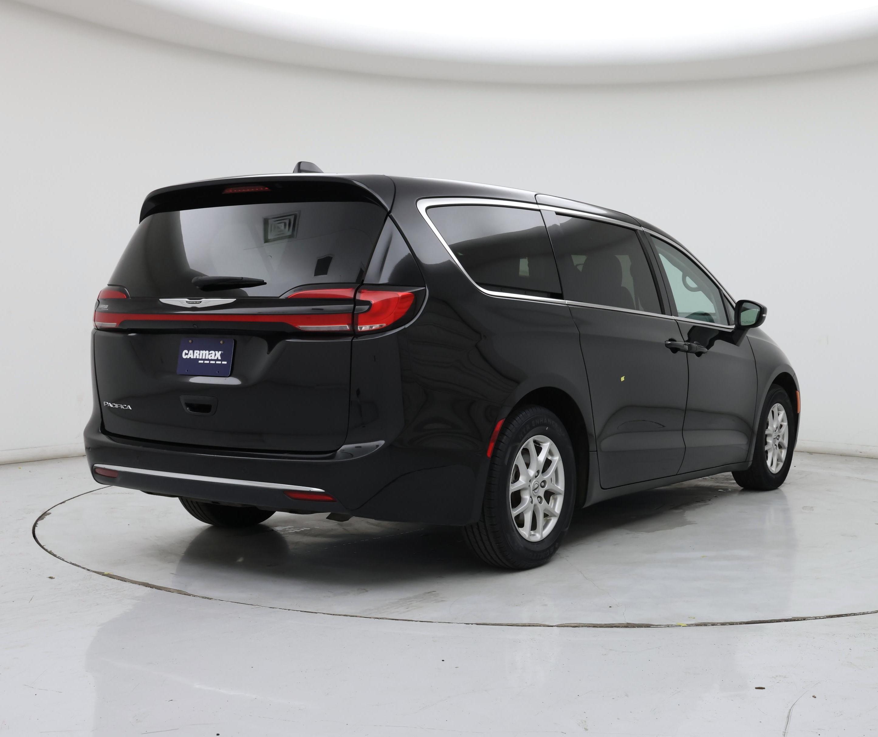 Thumbnail: 2023 Chrysler Pacifica - 8