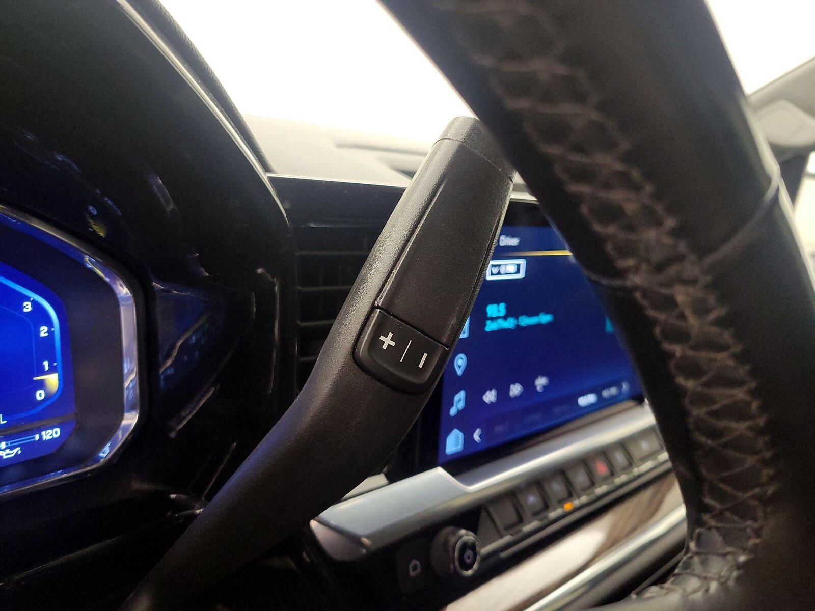 2023 Chevrolet Silverado 1500 LT - Photo 18