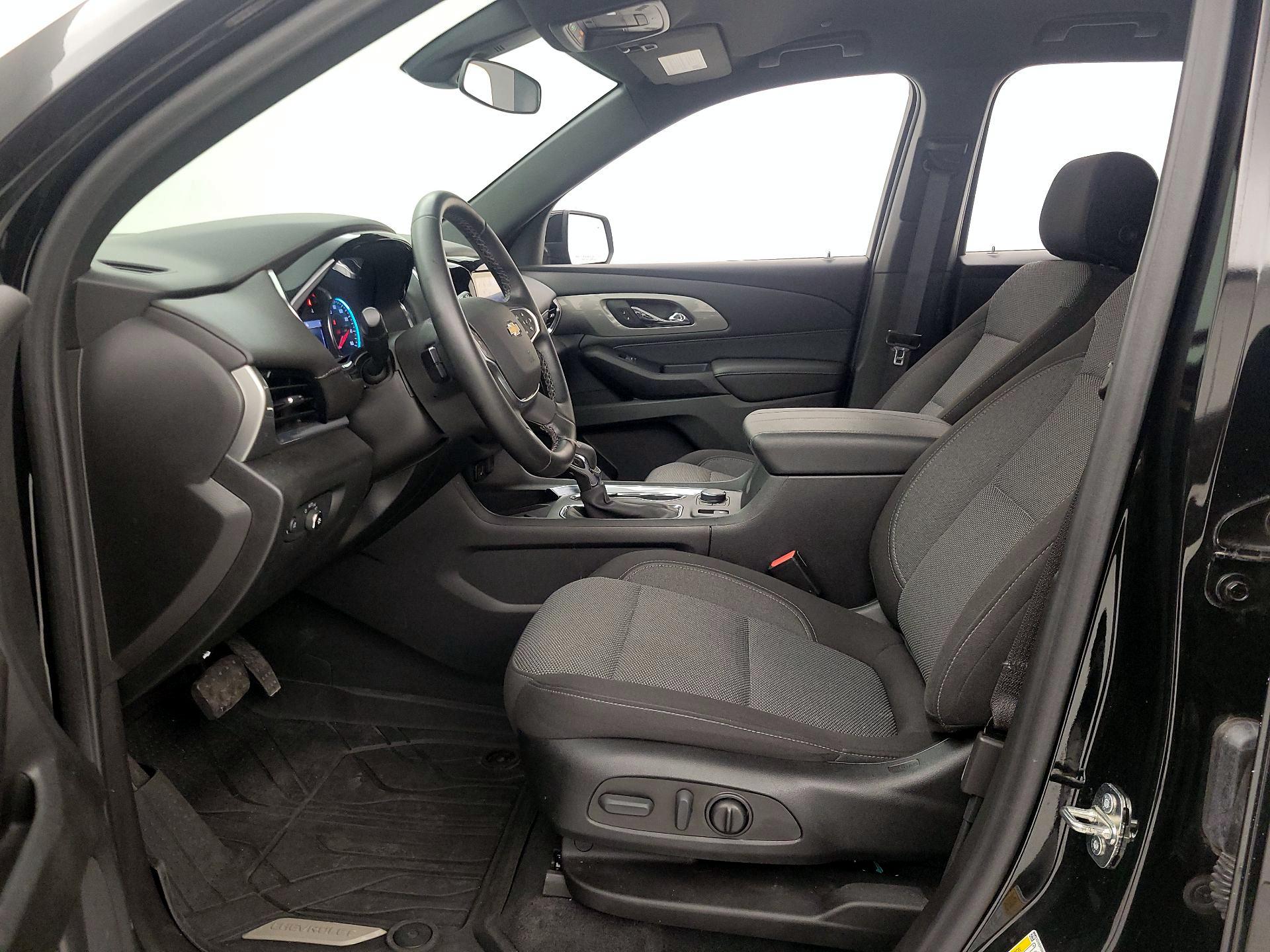 Thumbnail: 2023 Chevrolet Traverse - 11