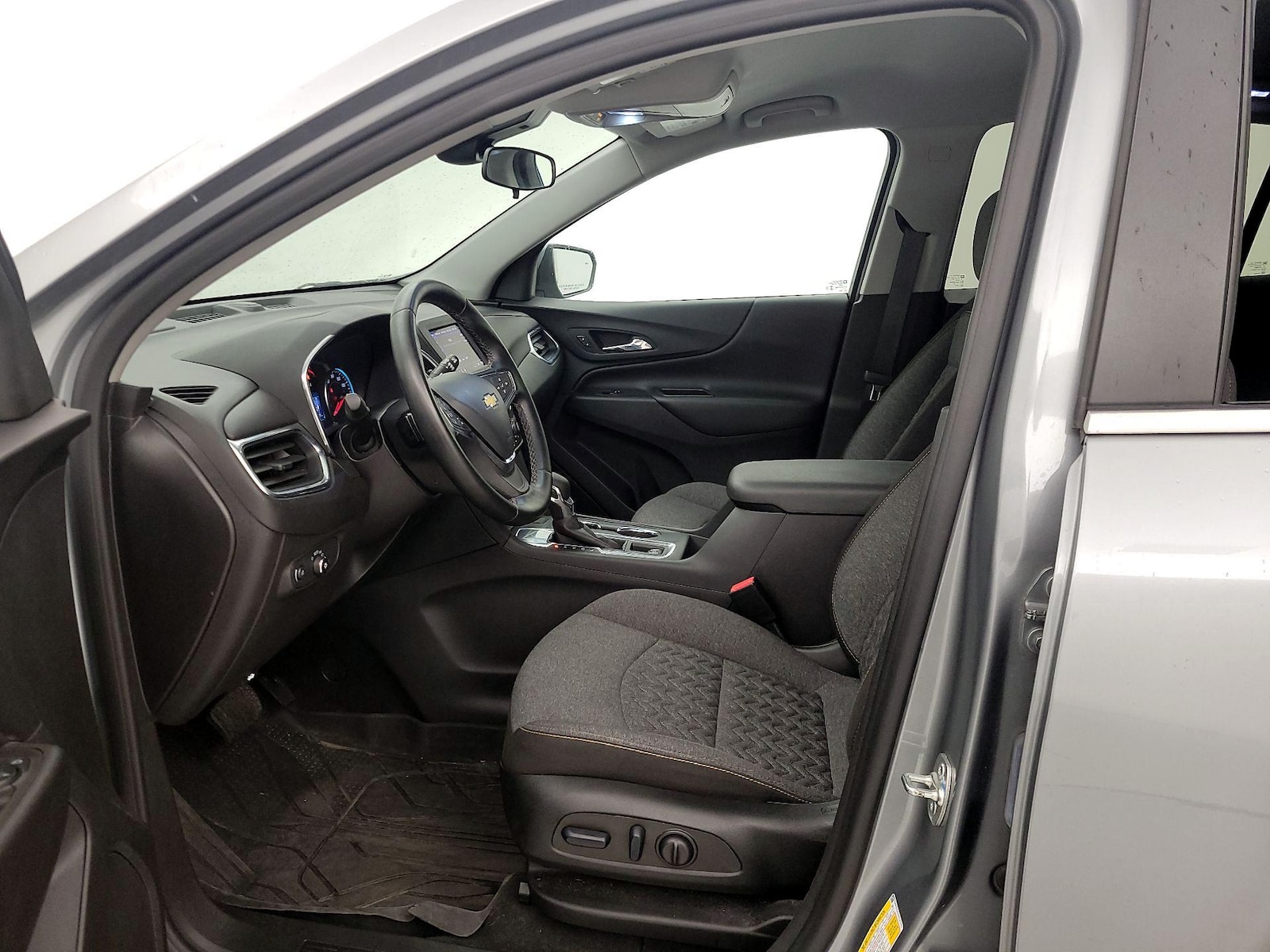 2024 Chevrolet Equinox LT - Photo 12