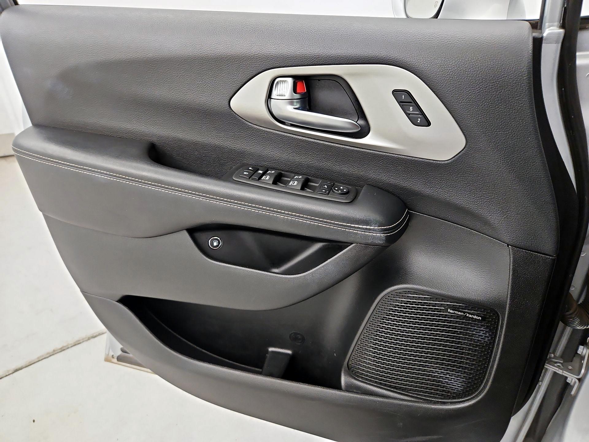 Thumbnail: 2022 Chrysler Pacifica - 12
