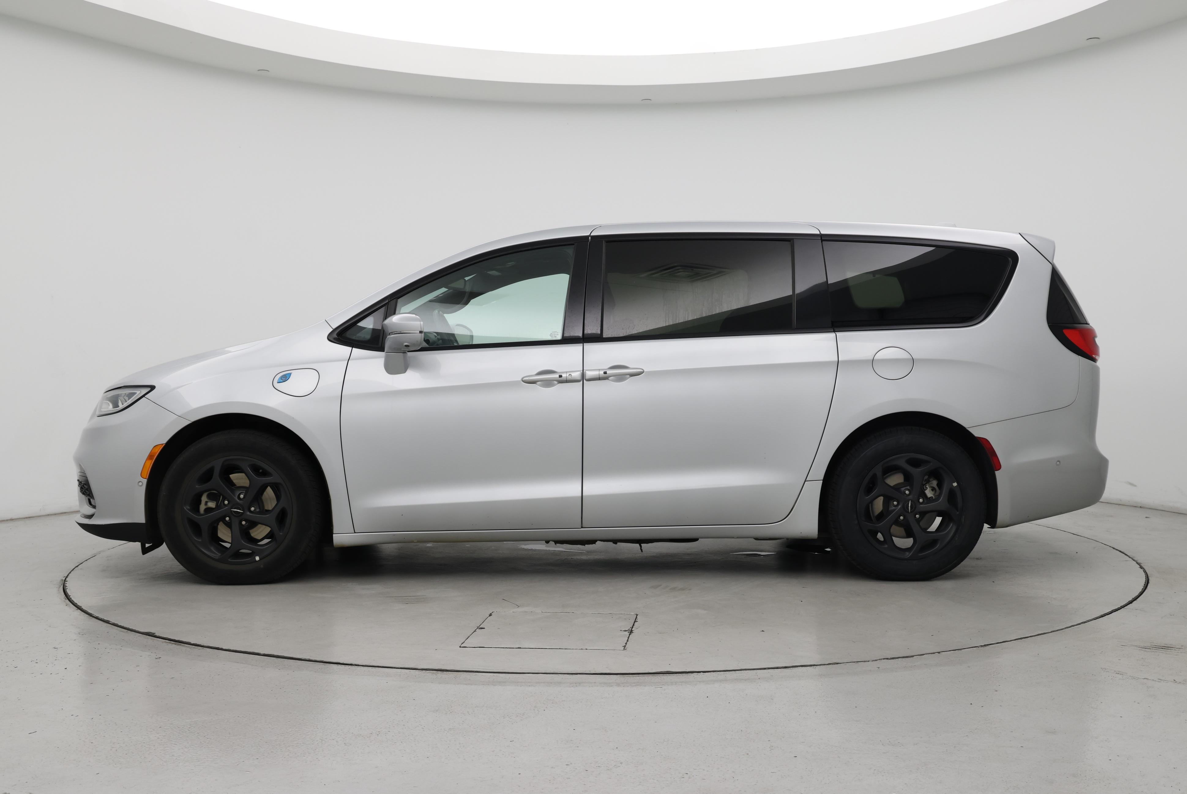 Thumbnail: 2022 Chrysler Pacifica - 3