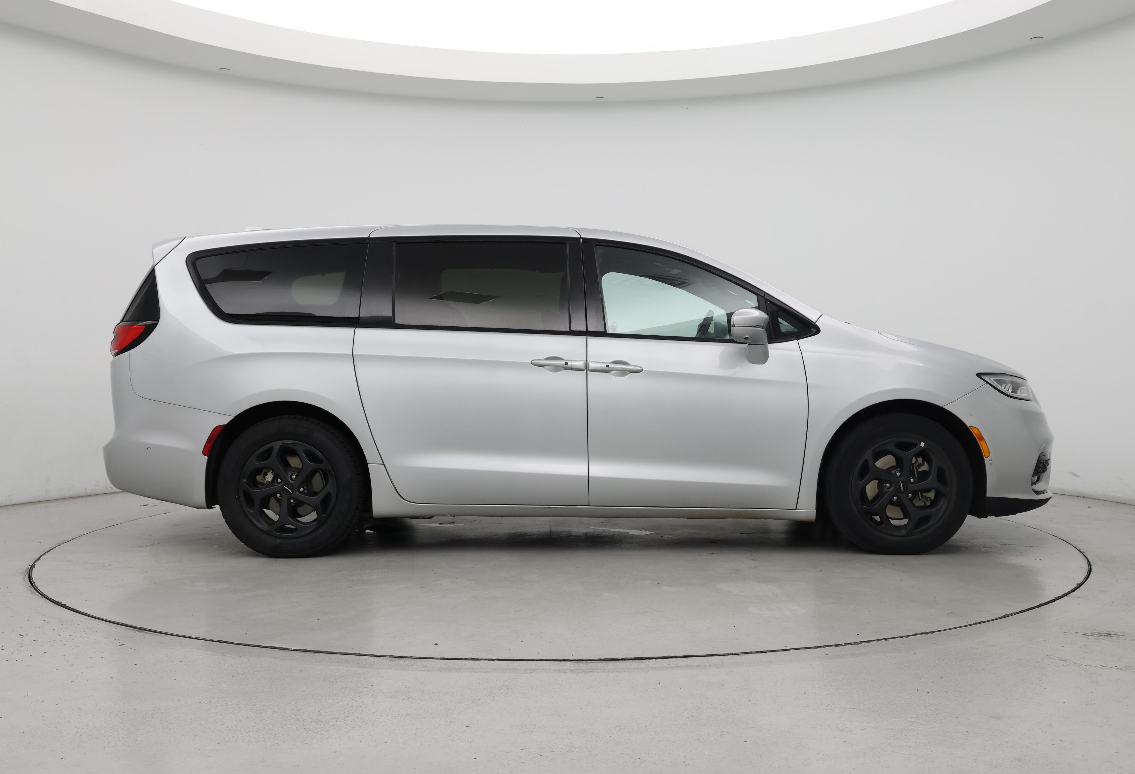 Thumbnail: 2022 Chrysler Pacifica - 7