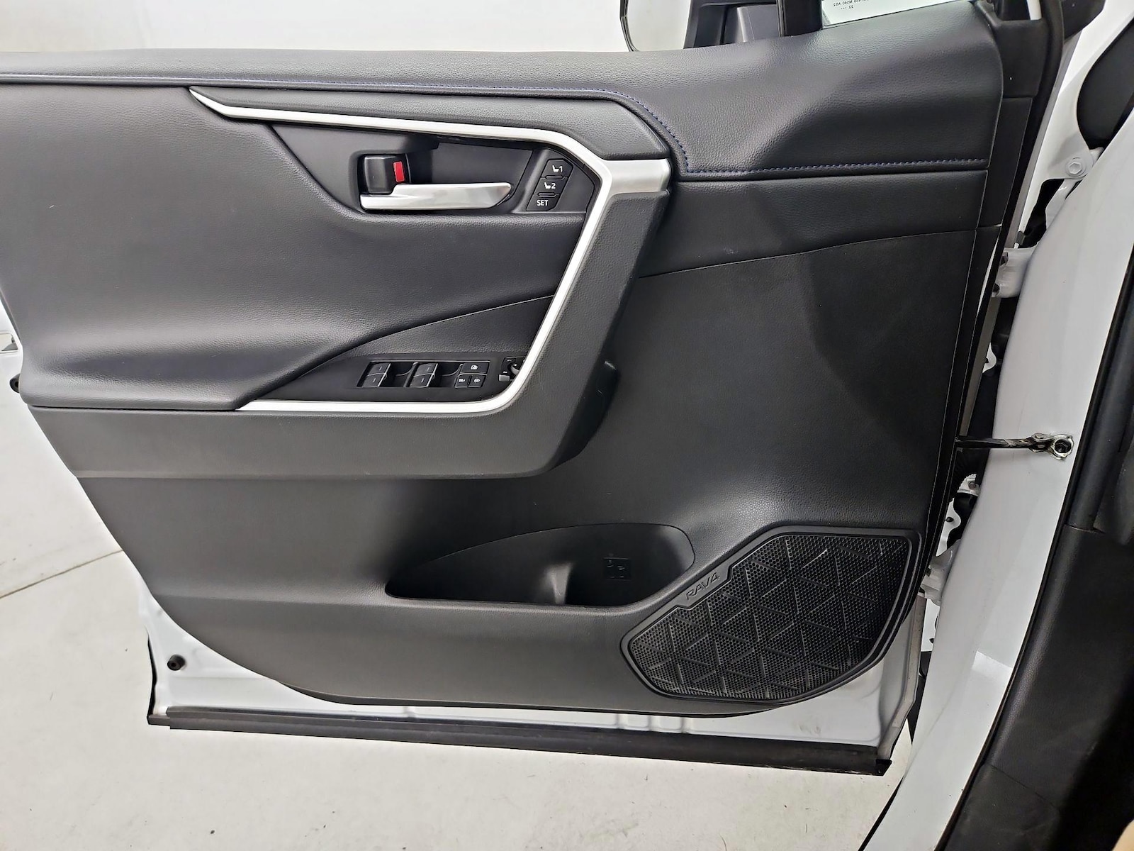 2023 Toyota RAV4 XSE - Photo 13