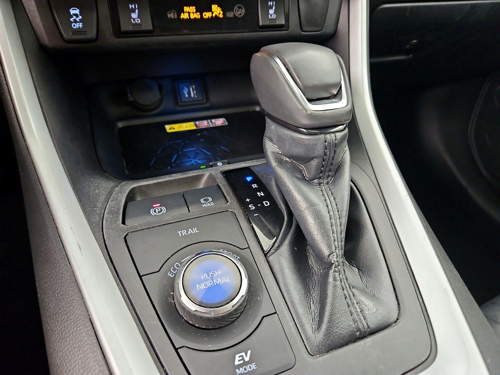 2023 Toyota RAV4 XSE - Photo 18