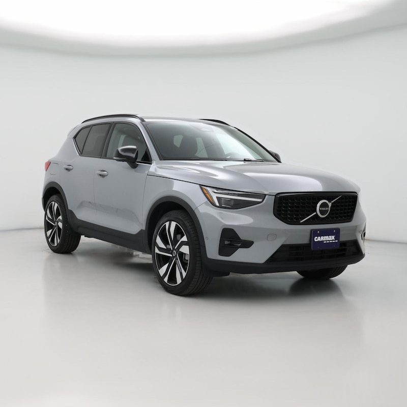 2024 Volvo XC40 B5 Plus Dark Theme