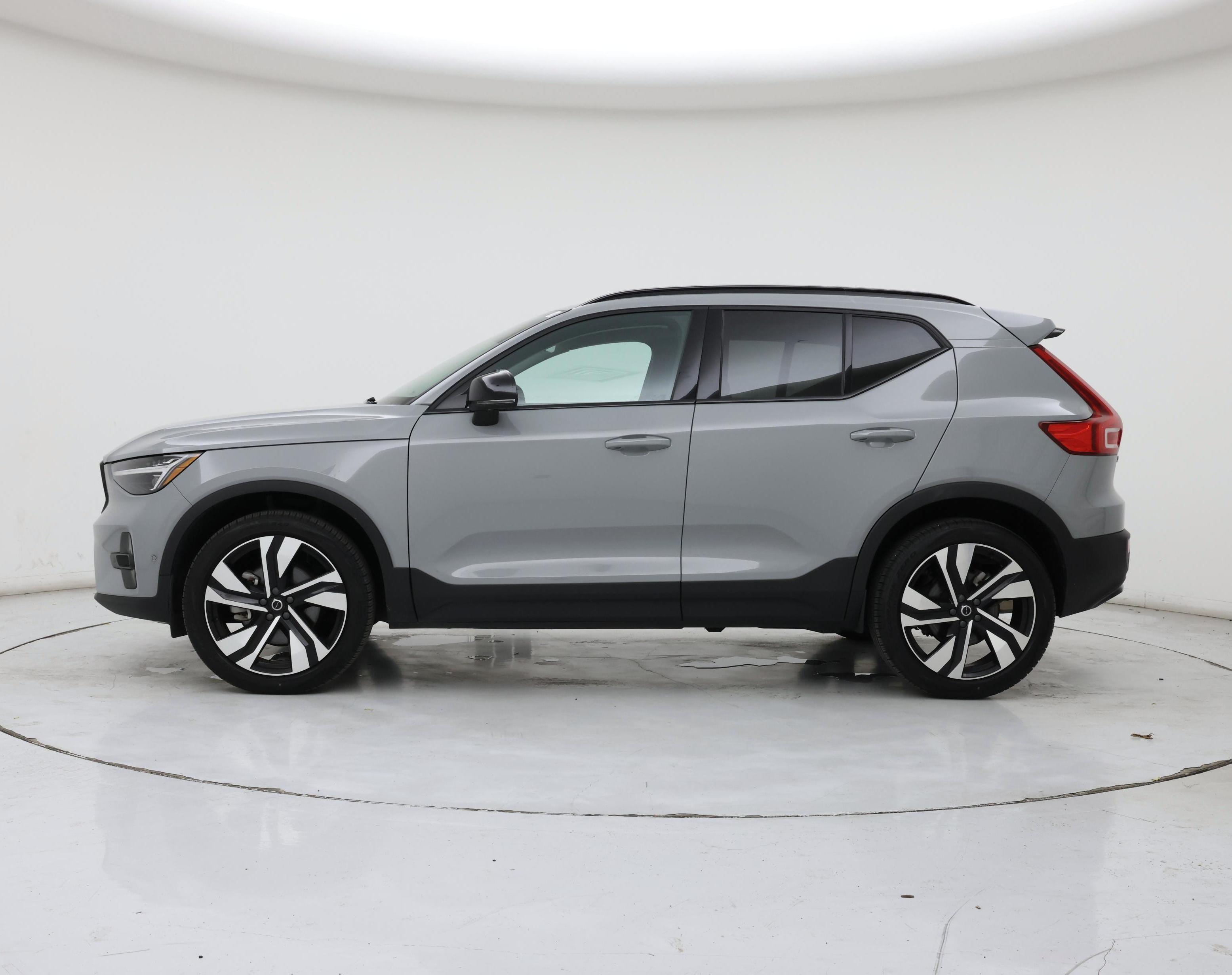 Thumbnail: 2024 Volvo XC40 - 3