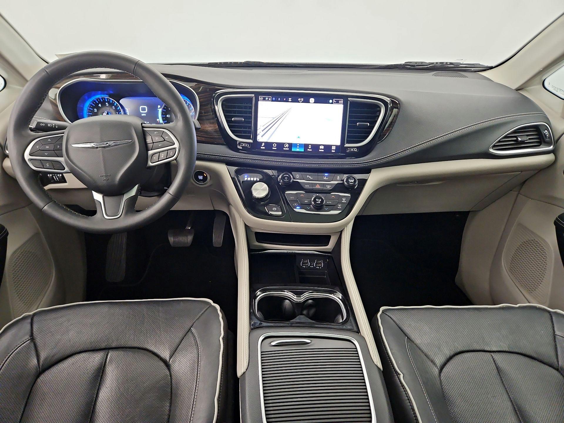 Thumbnail: 2023 Chrysler Pacifica - 9