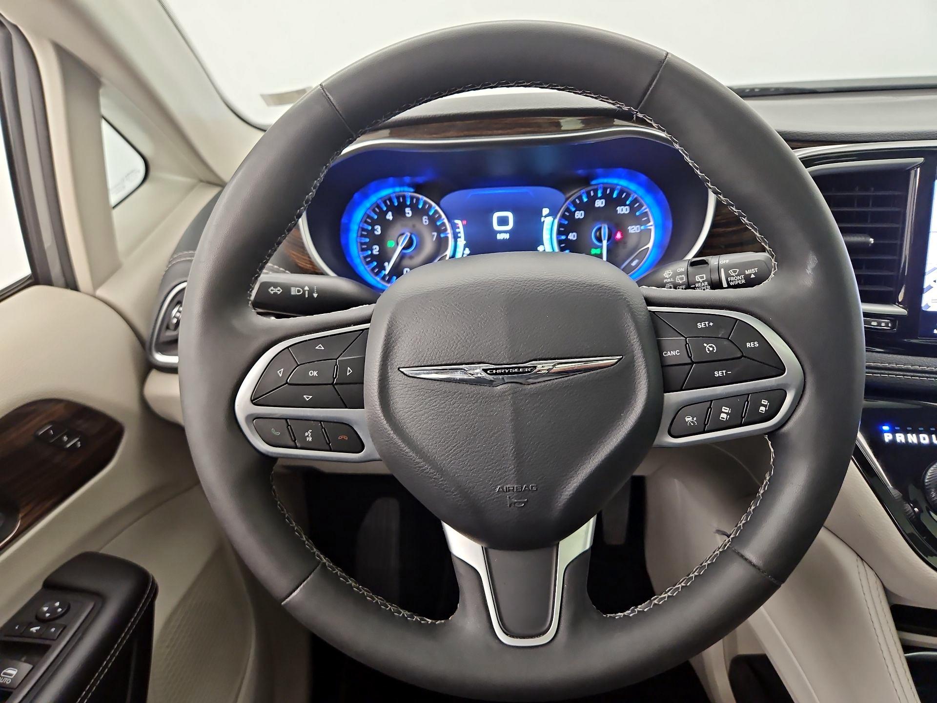 Thumbnail: 2023 Chrysler Pacifica - 10