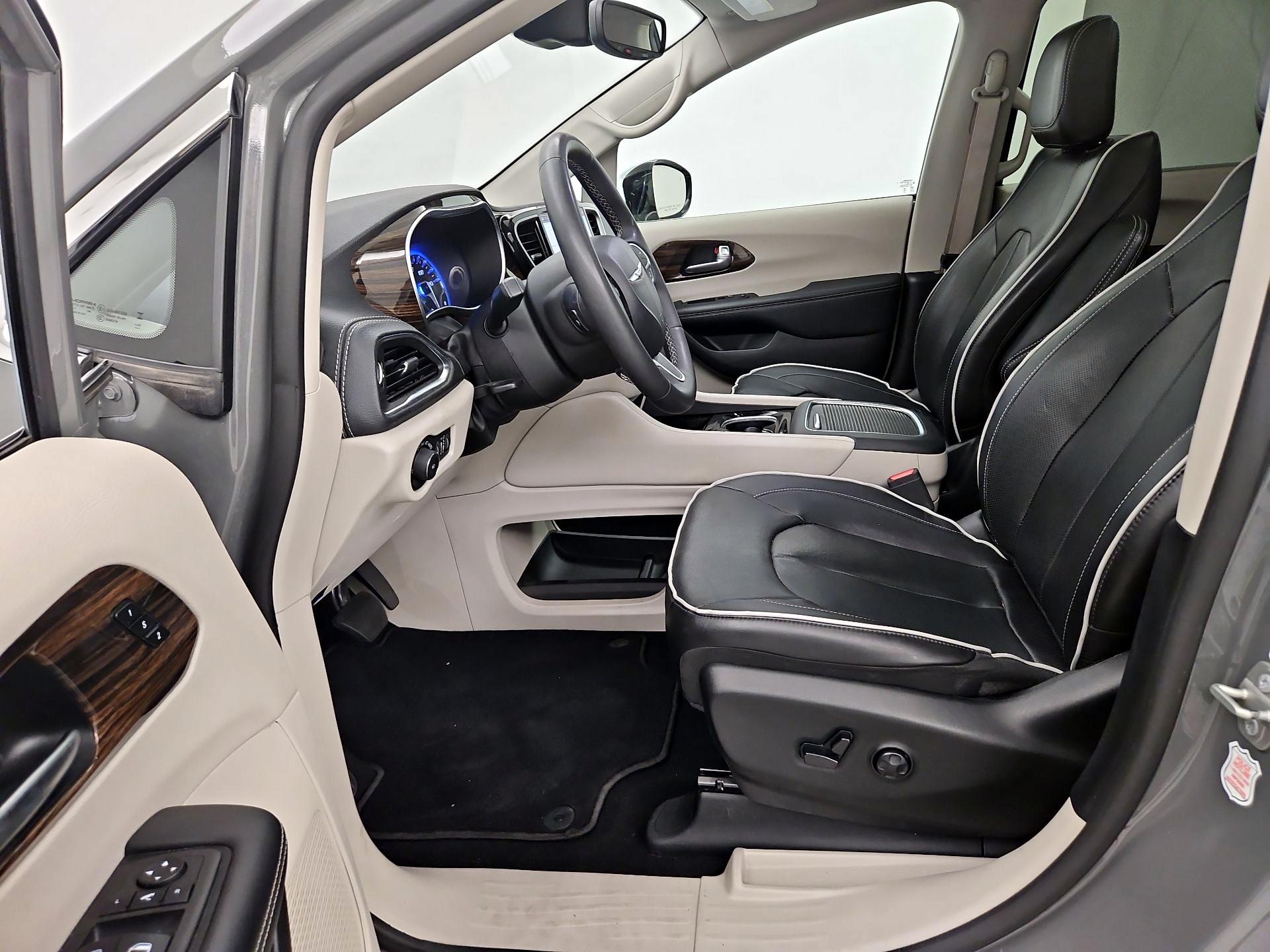 Thumbnail: 2023 Chrysler Pacifica - 11