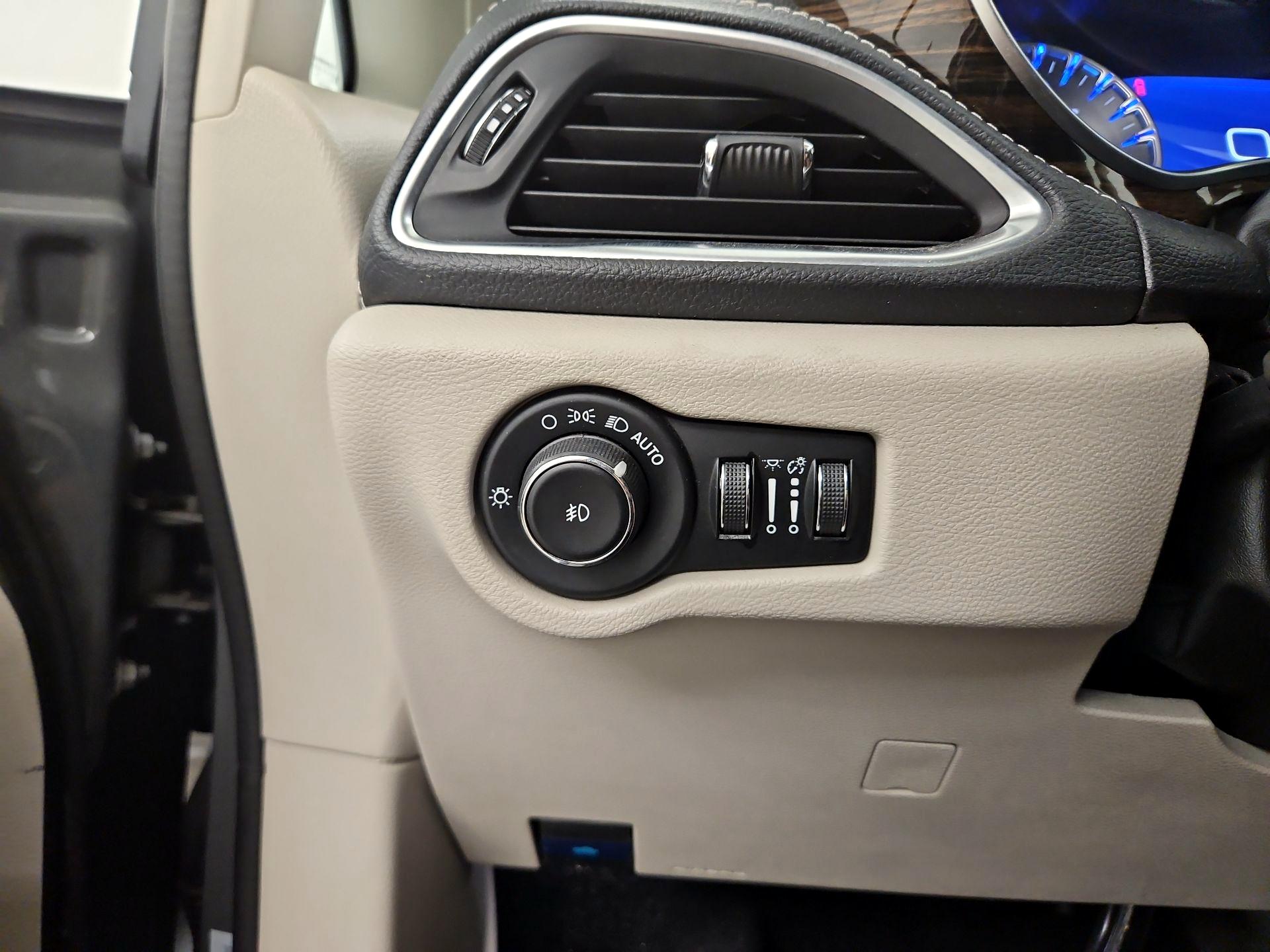 Thumbnail: 2023 Chrysler Pacifica - 13