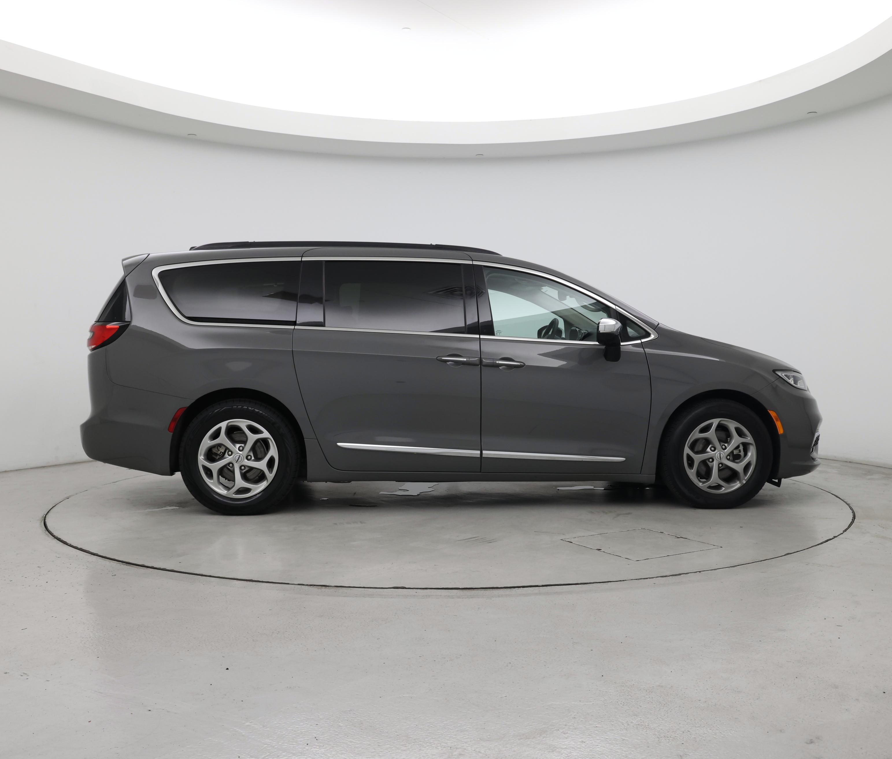 Thumbnail: 2023 Chrysler Pacifica - 7