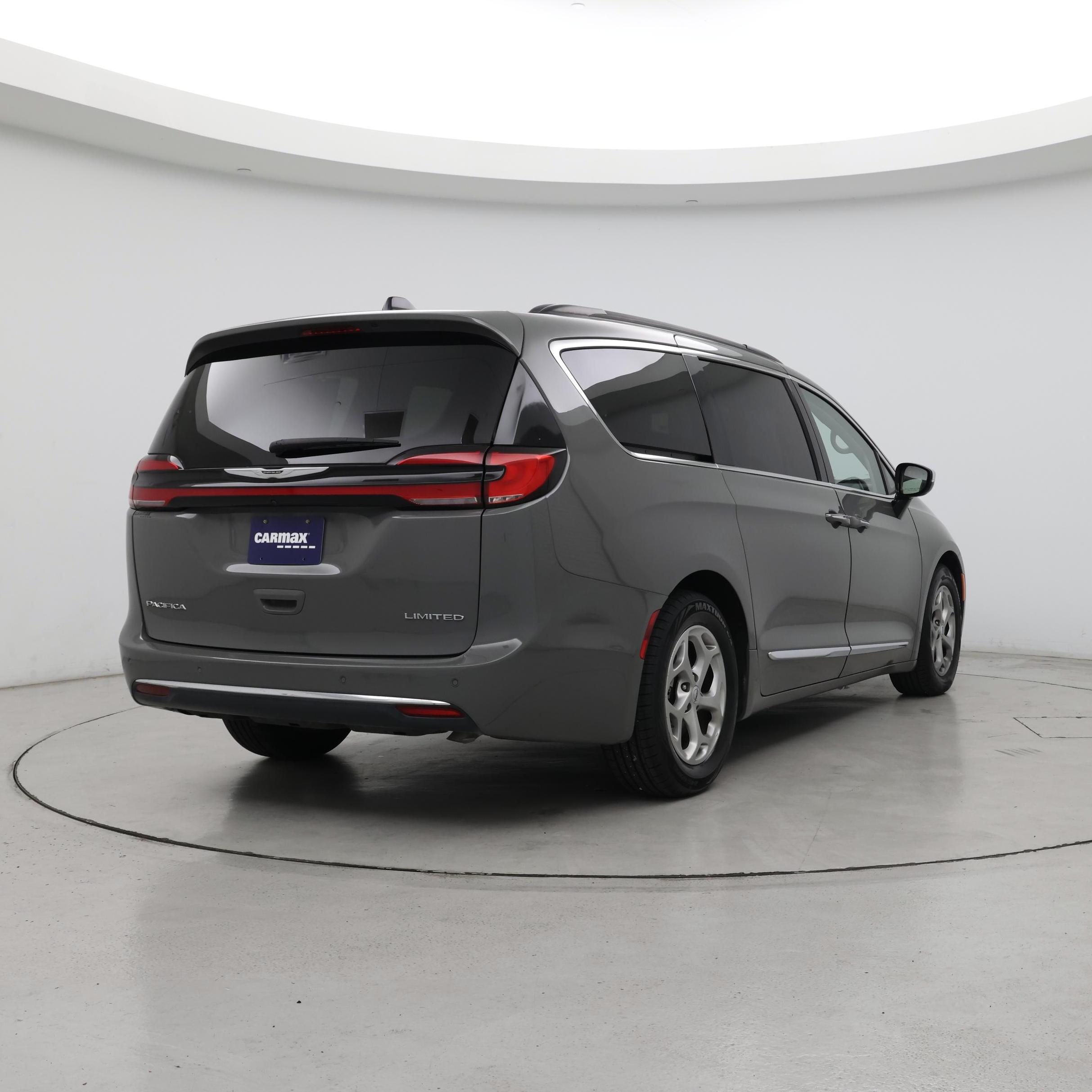 Thumbnail: 2023 Chrysler Pacifica - 8