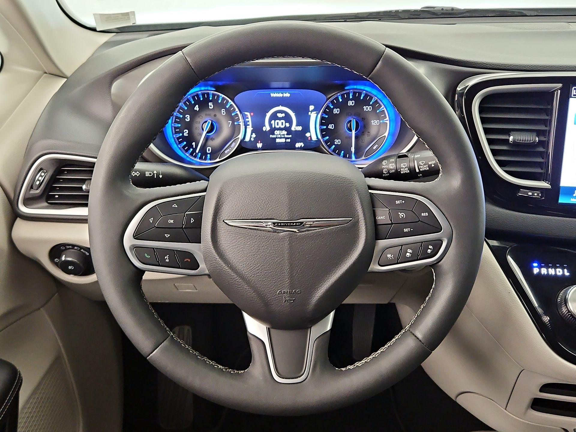 Thumbnail: 2024 Chrysler Pacifica - 10