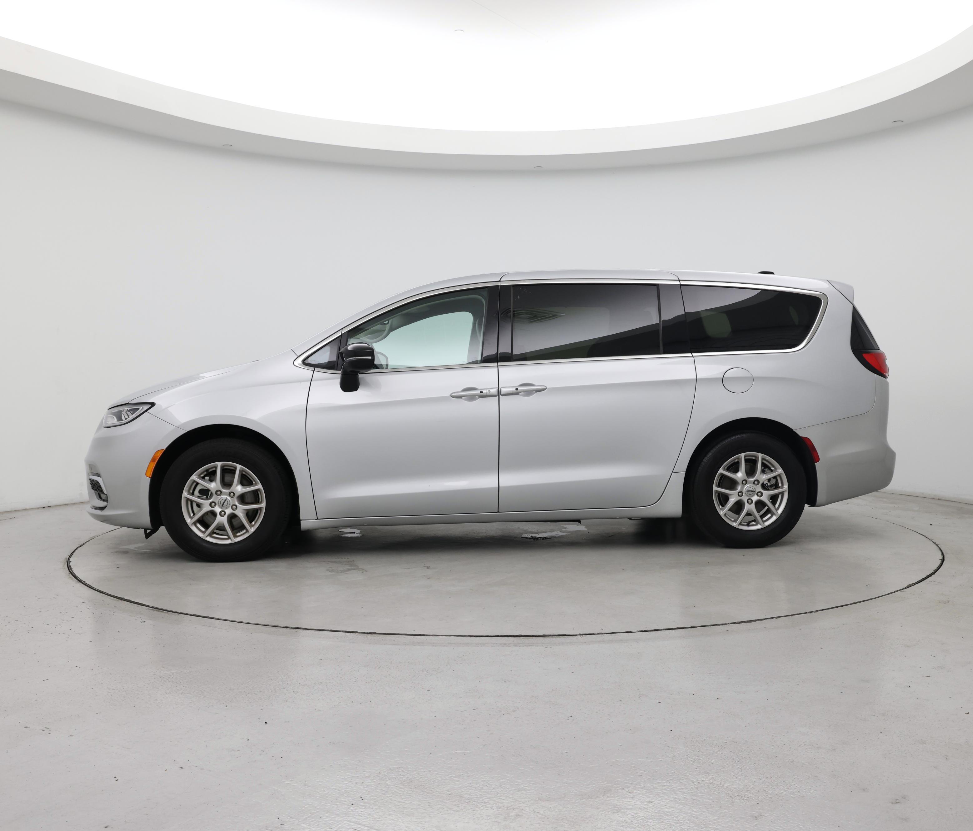 Thumbnail: 2024 Chrysler Pacifica - 3