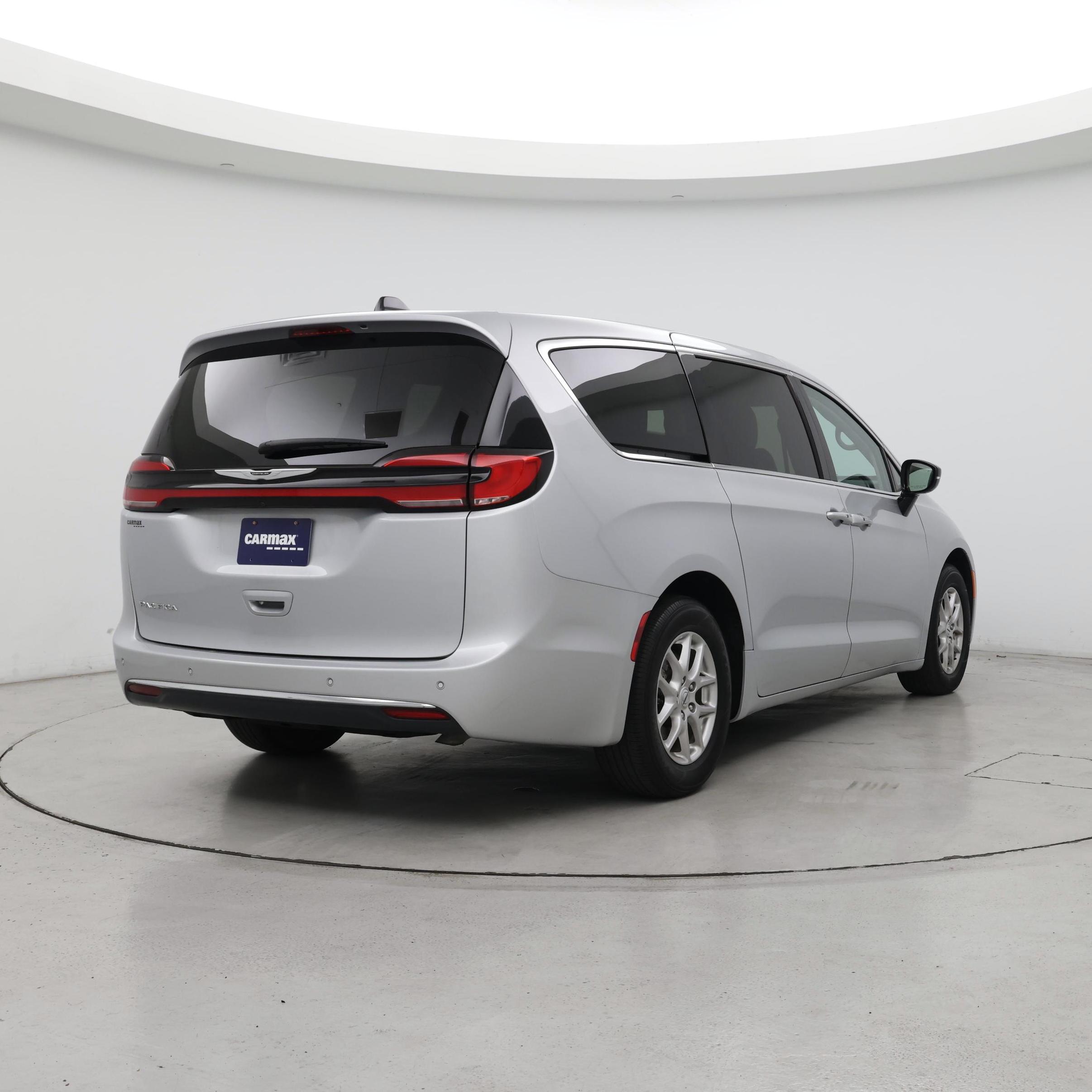 Thumbnail: 2024 Chrysler Pacifica - 8