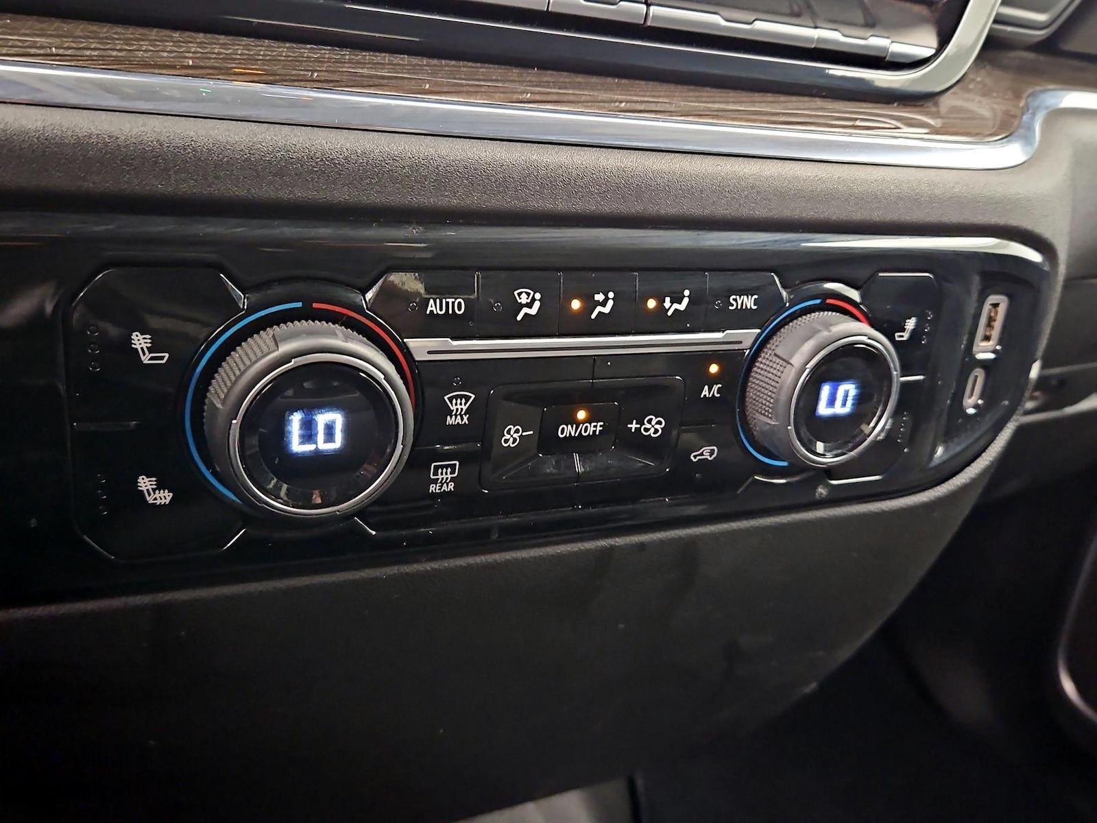 2023 Chevrolet Silverado 1500 LT - Photo 17