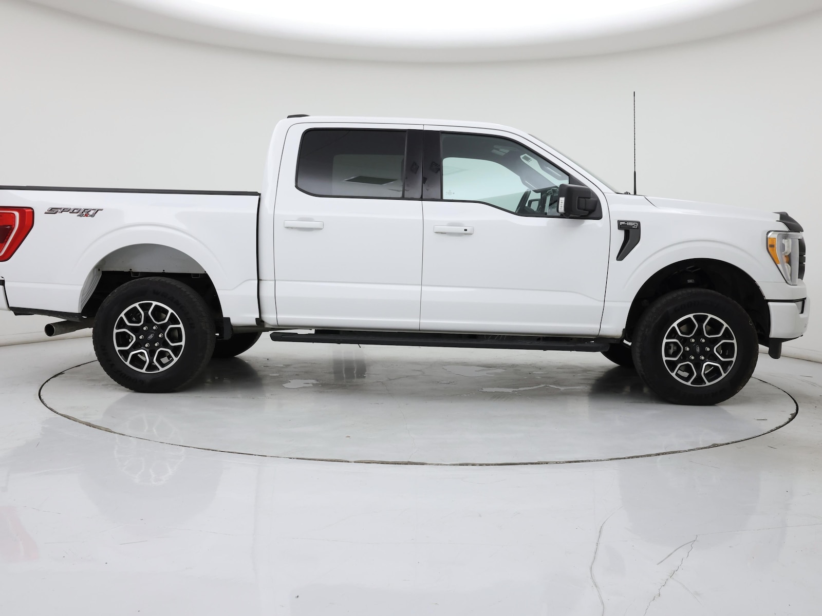 2023 Ford F-150 XLT - Photo 8