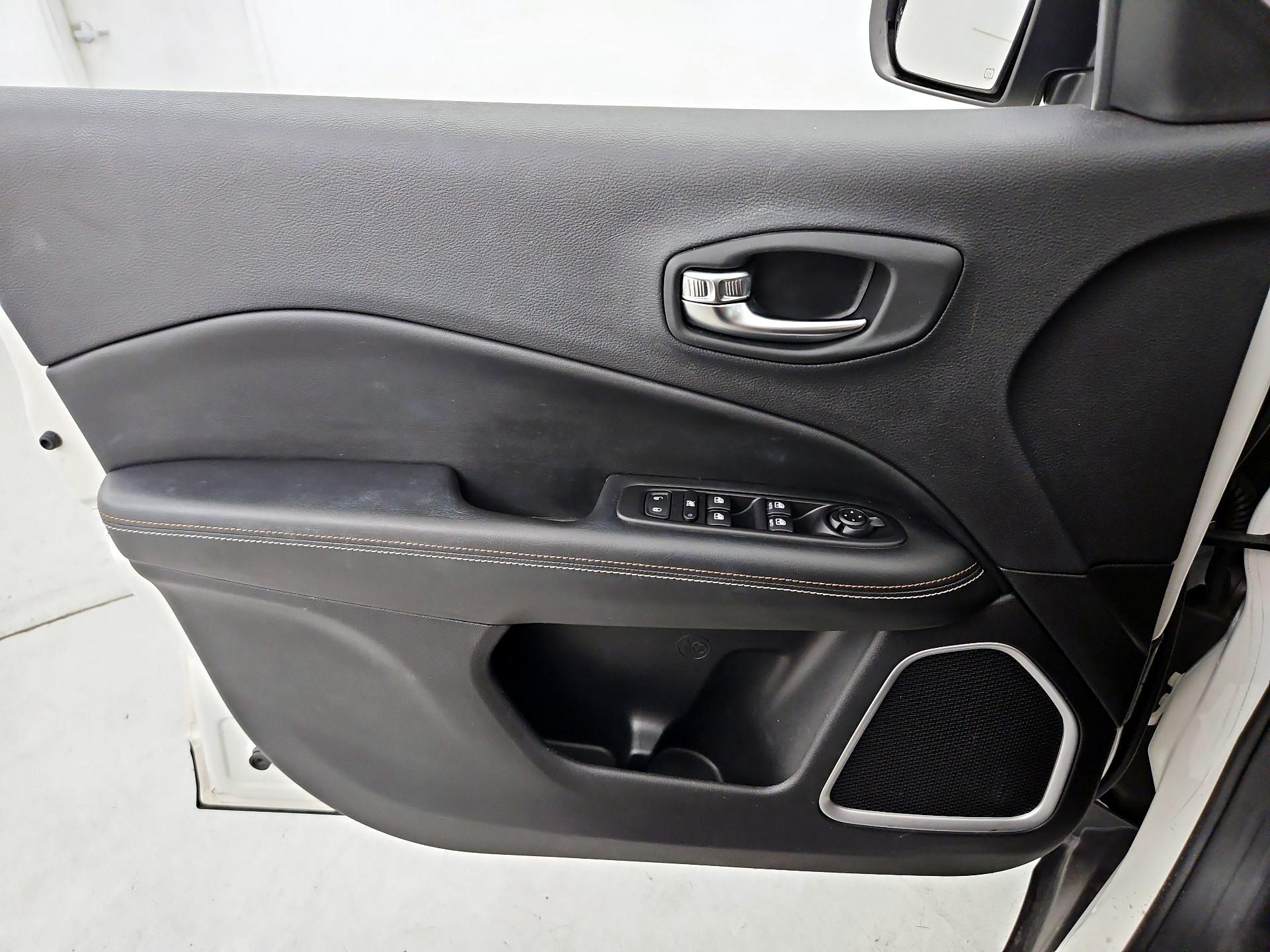 Thumbnail: 2020 Jeep Compass - 12