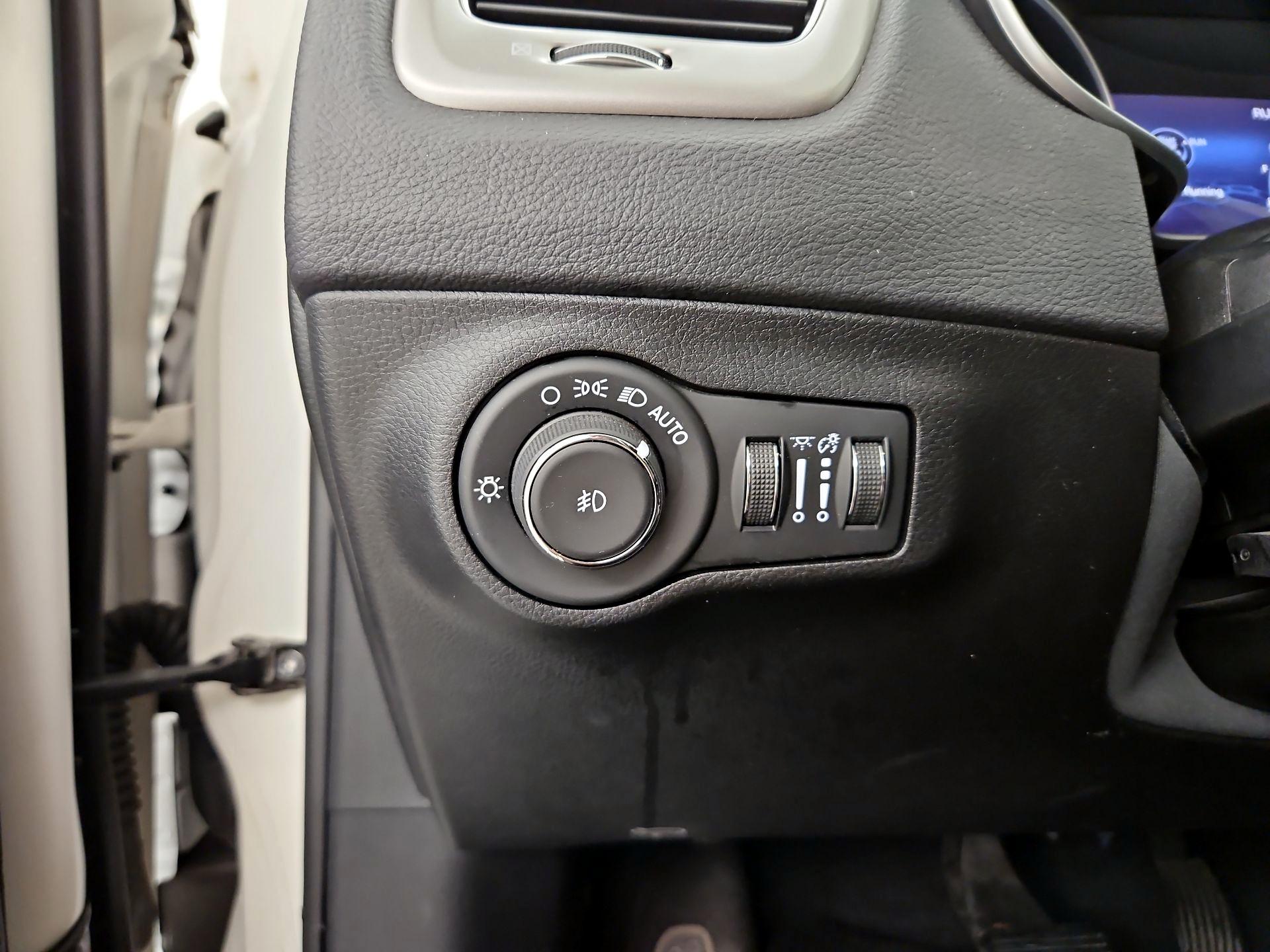 Thumbnail: 2020 Jeep Compass - 13