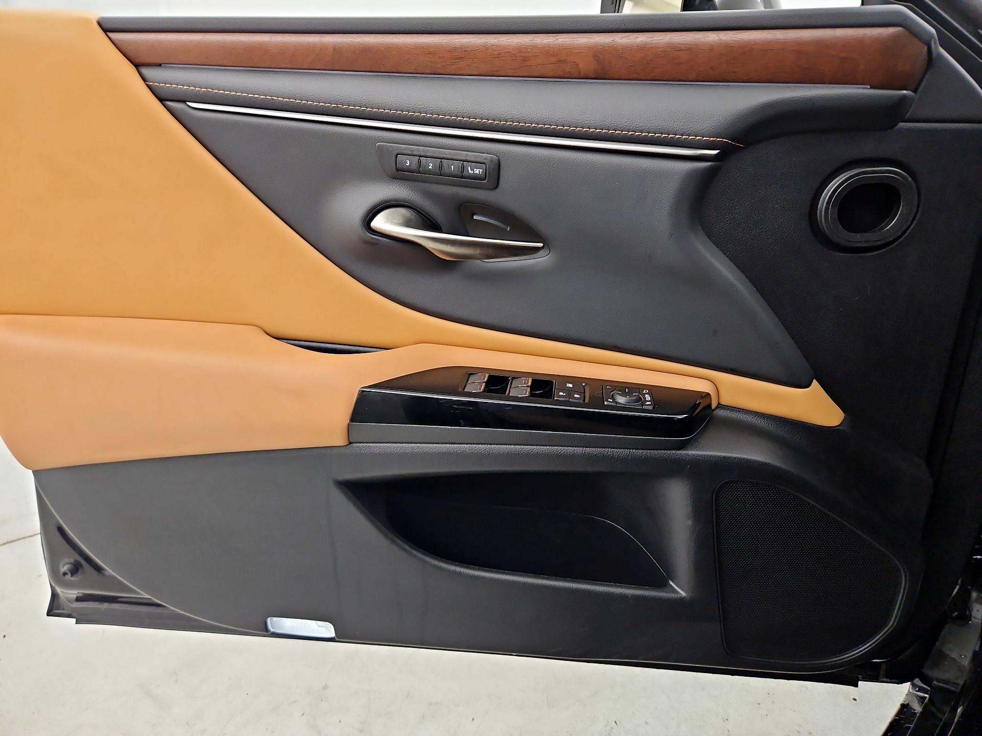 Thumbnail: 2025 Lexus ES - 12
