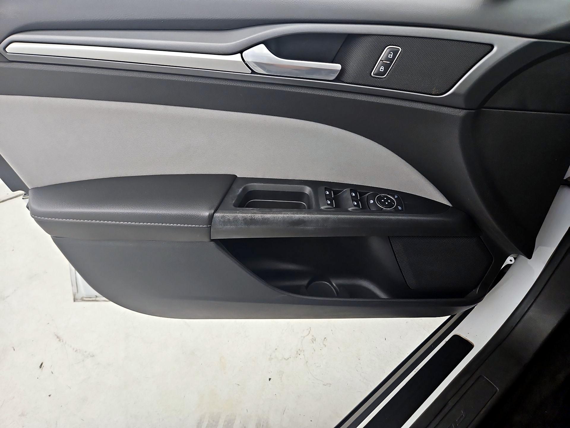 Thumbnail: 2014 Ford Fusion - 12