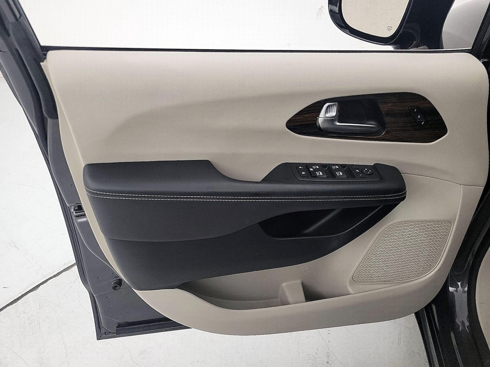 2023 Chrysler Pacifica Limited - Photo 13