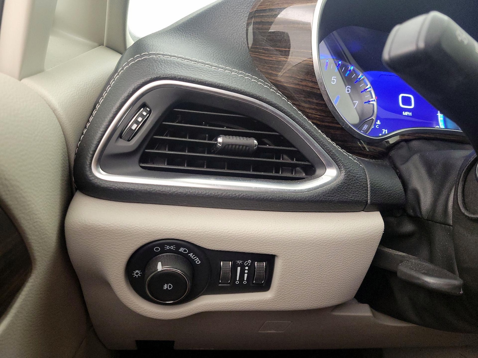 2023 Chrysler Pacifica Limited - Photo 14