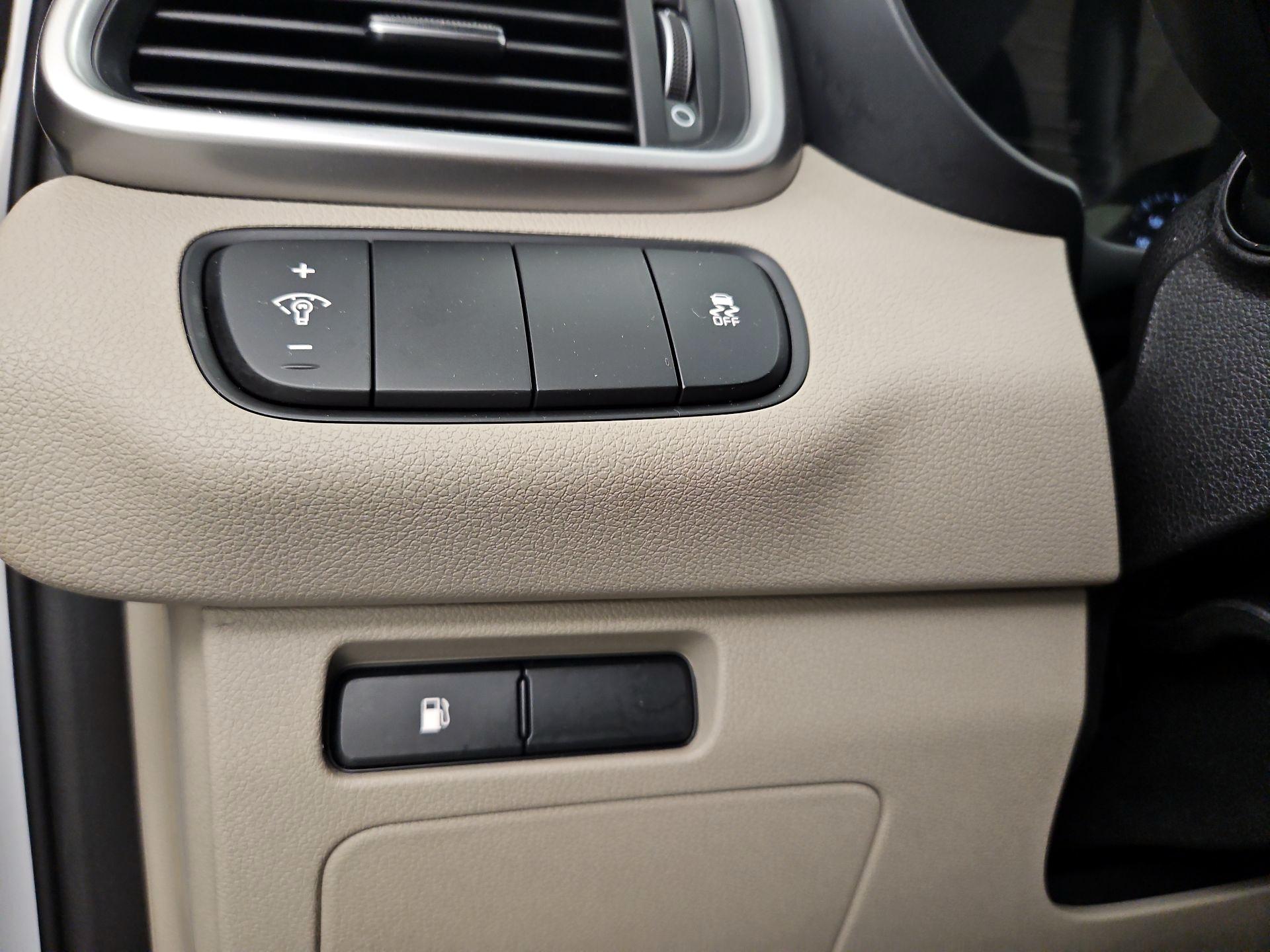 Thumbnail: 2016 Kia Sorento - 13