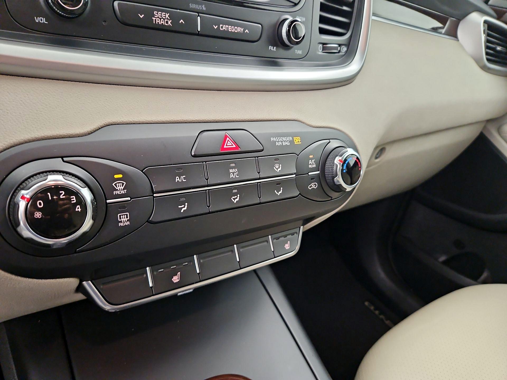Thumbnail: 2016 Kia Sorento - 16