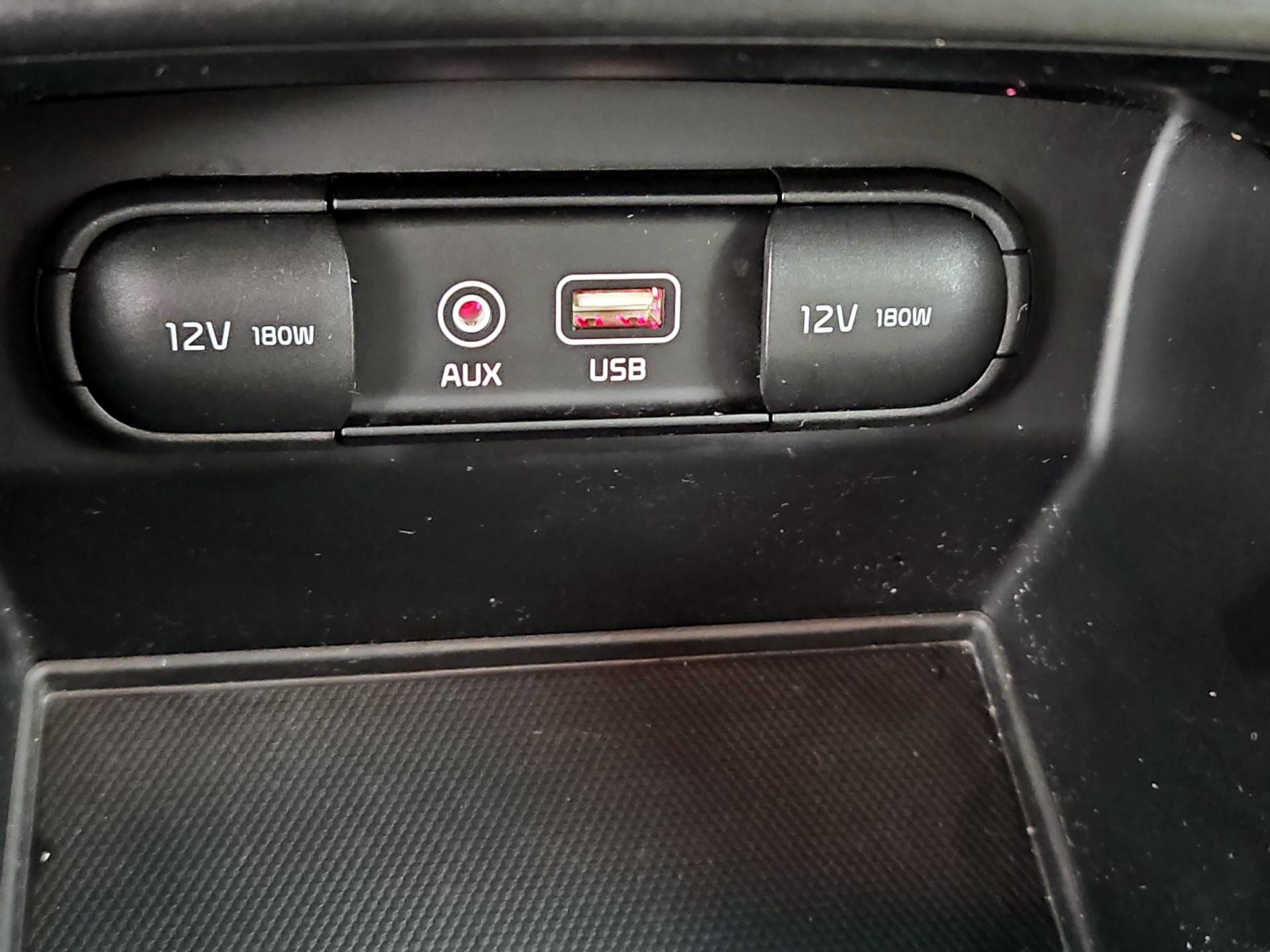Thumbnail: 2016 Kia Sorento - 18