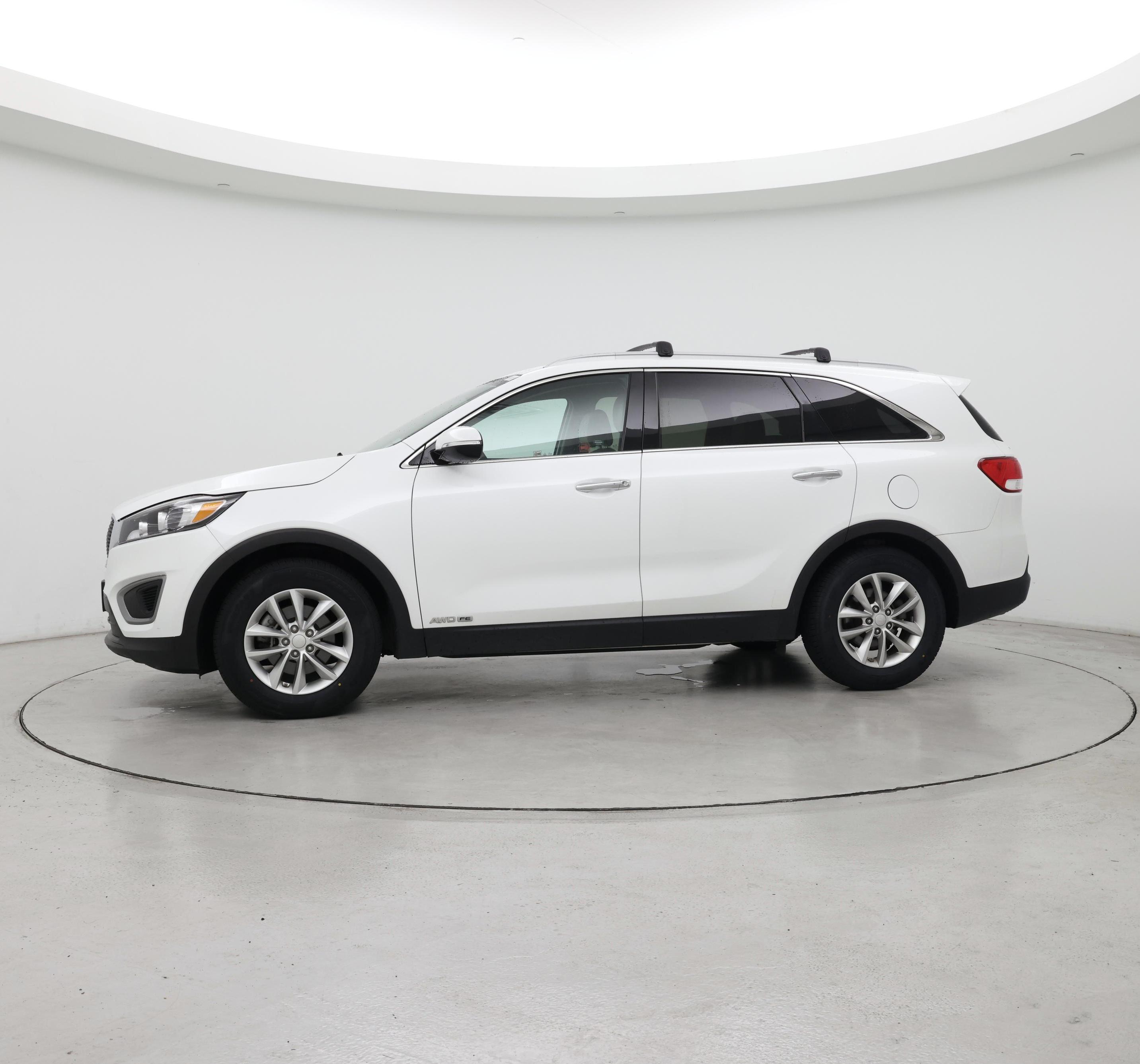 Thumbnail: 2016 Kia Sorento - 3