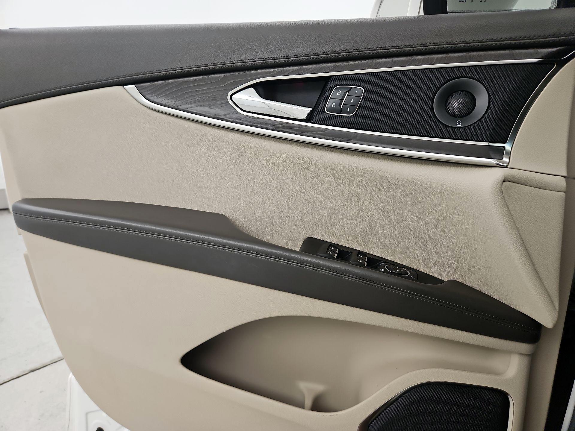 Thumbnail: 2020 Lincoln Nautilus - 12
