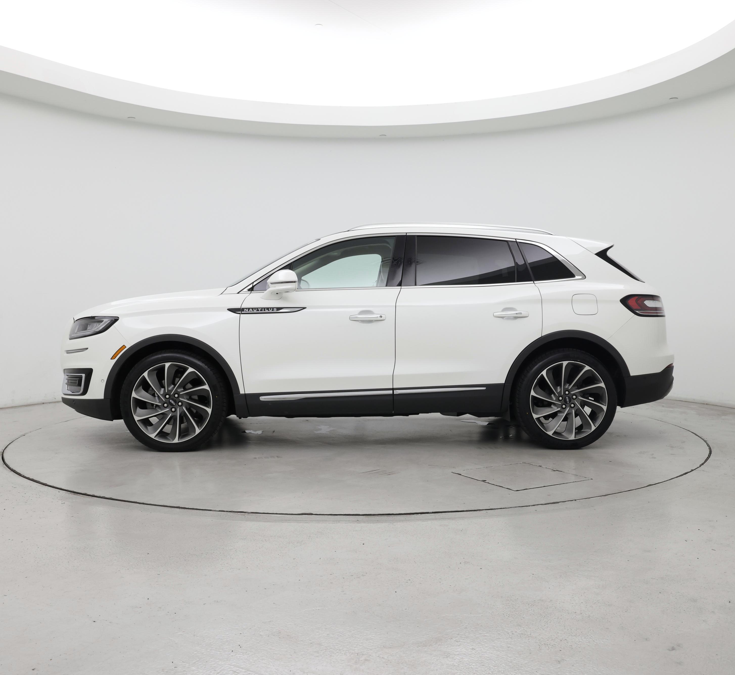 Thumbnail: 2020 Lincoln Nautilus - 3
