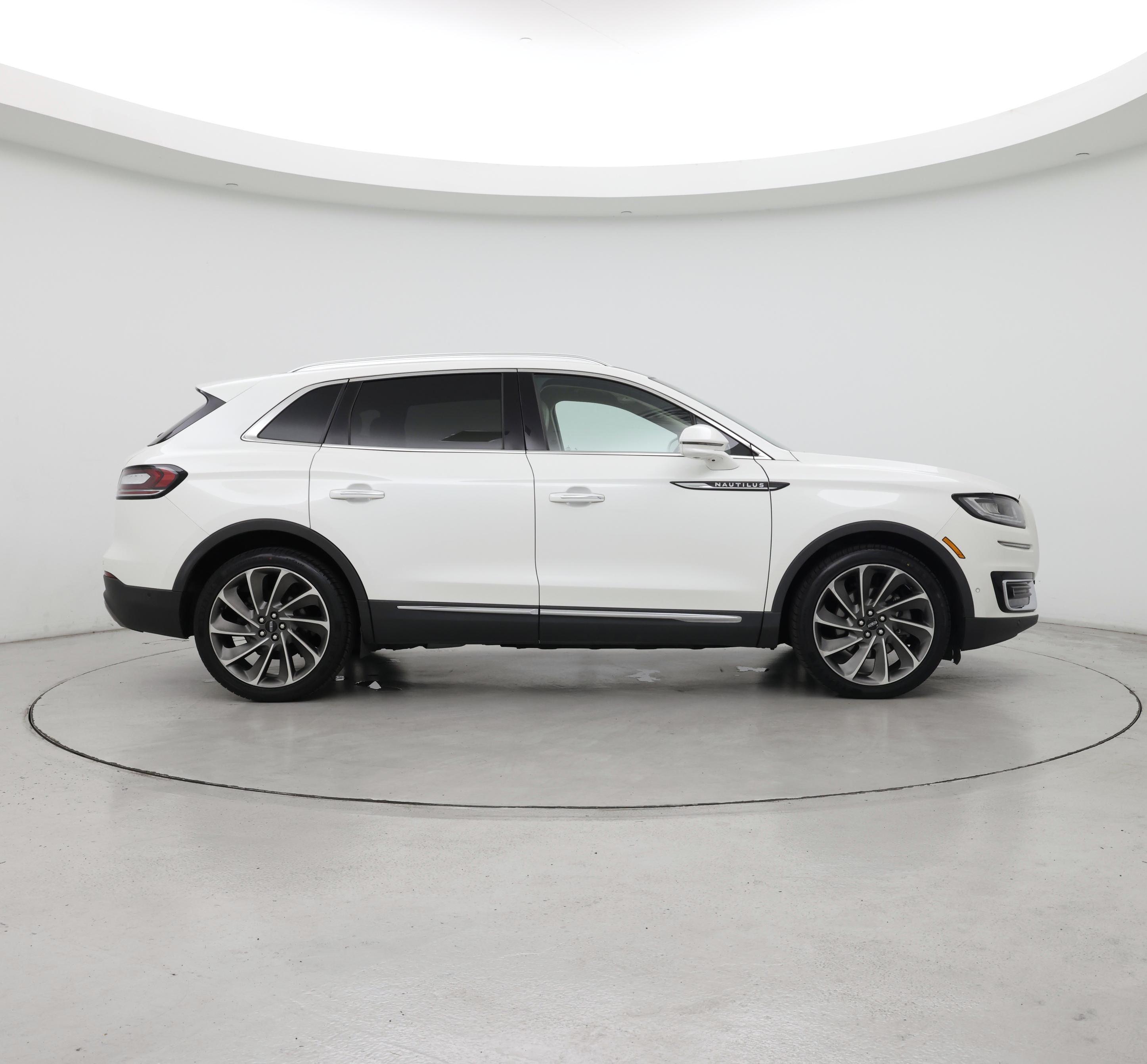 Thumbnail: 2020 Lincoln Nautilus - 7