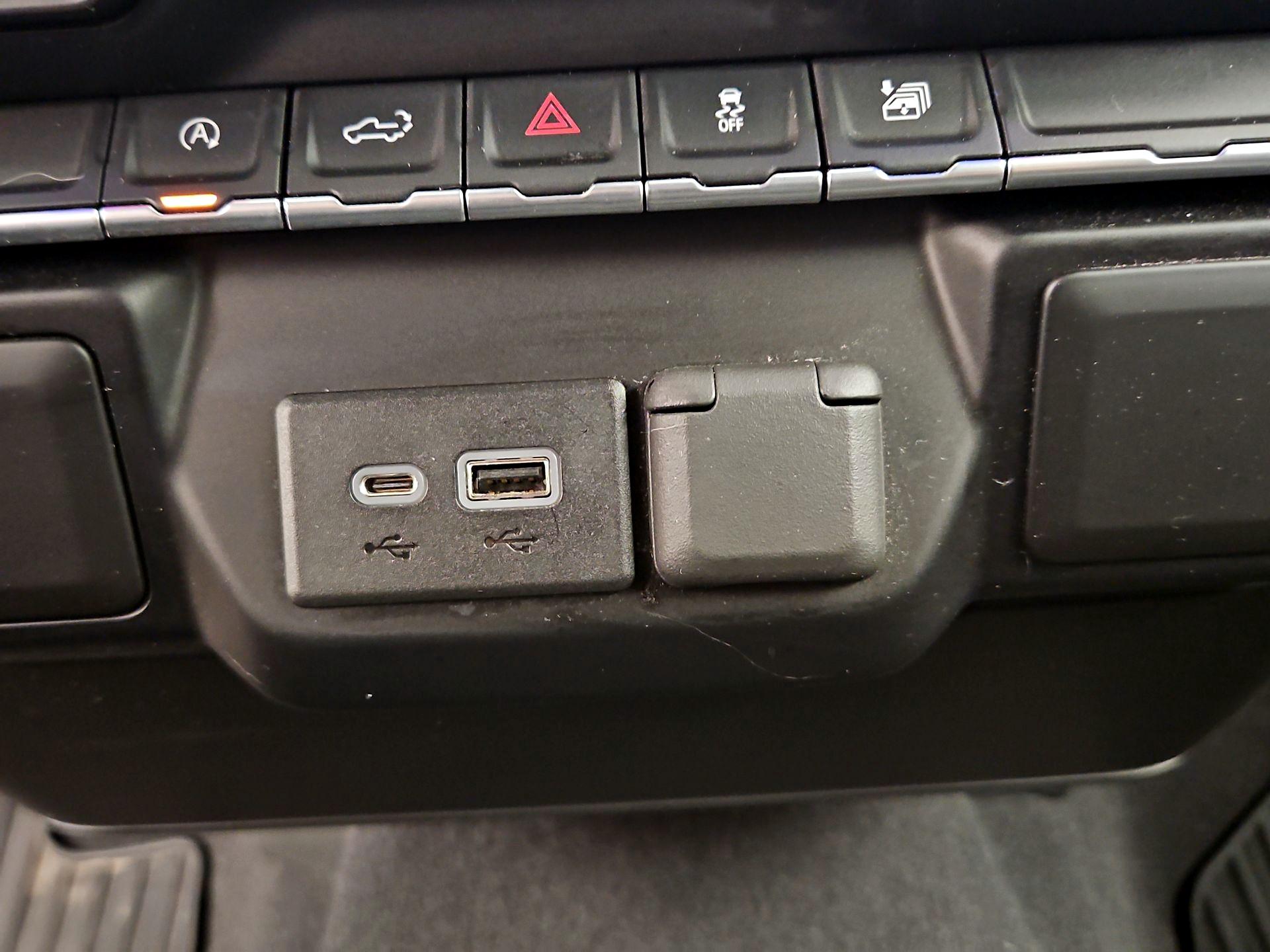 Thumbnail: 2019 Chevrolet Silverado 1500 - 18