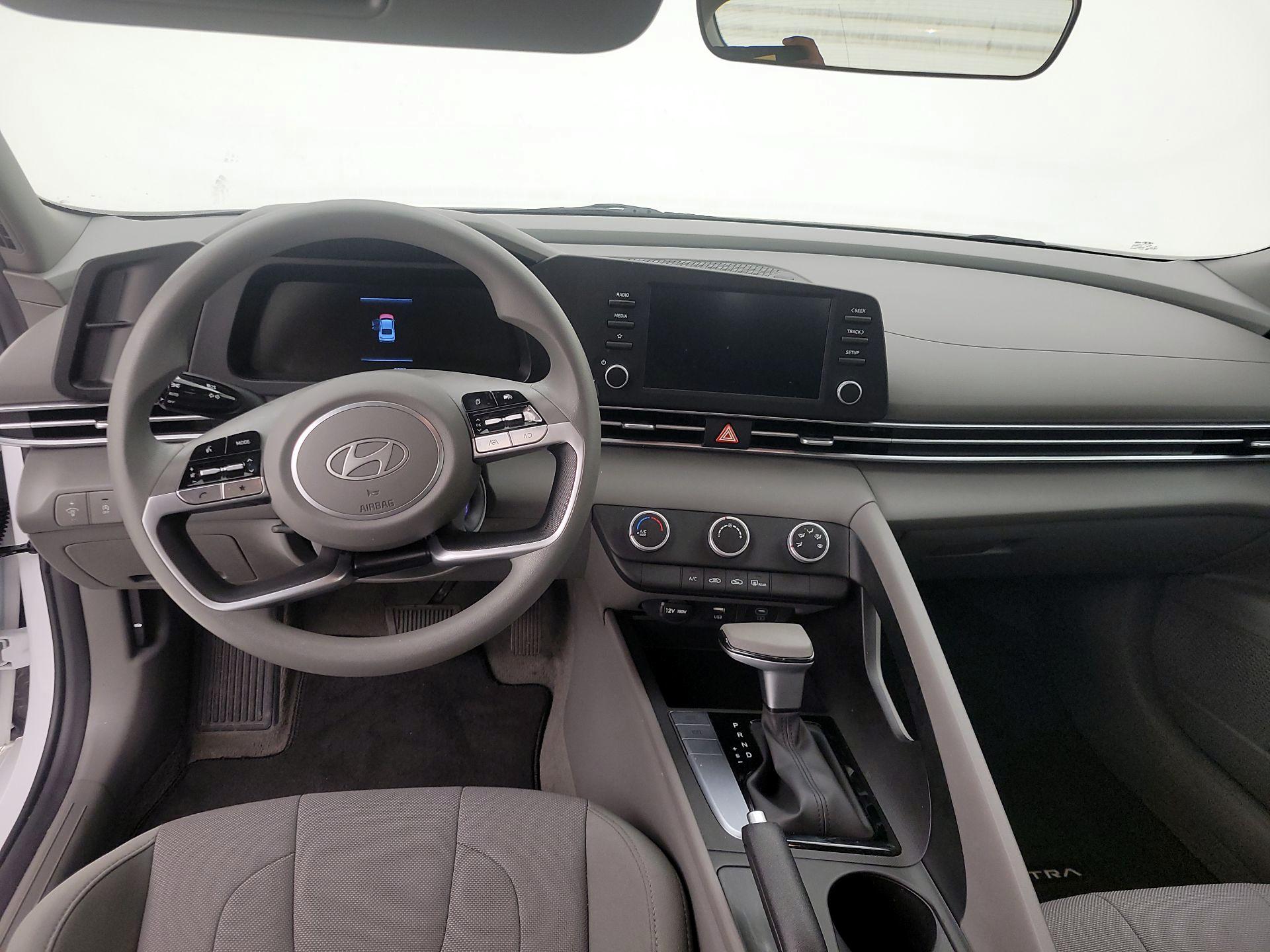 Thumbnail: 2025 Hyundai Elantra - 9
