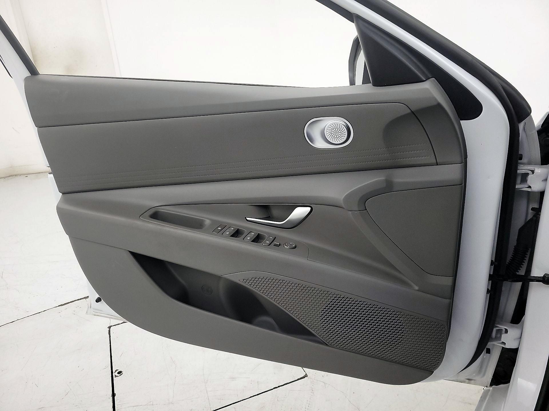 Thumbnail: 2025 Hyundai Elantra - 12
