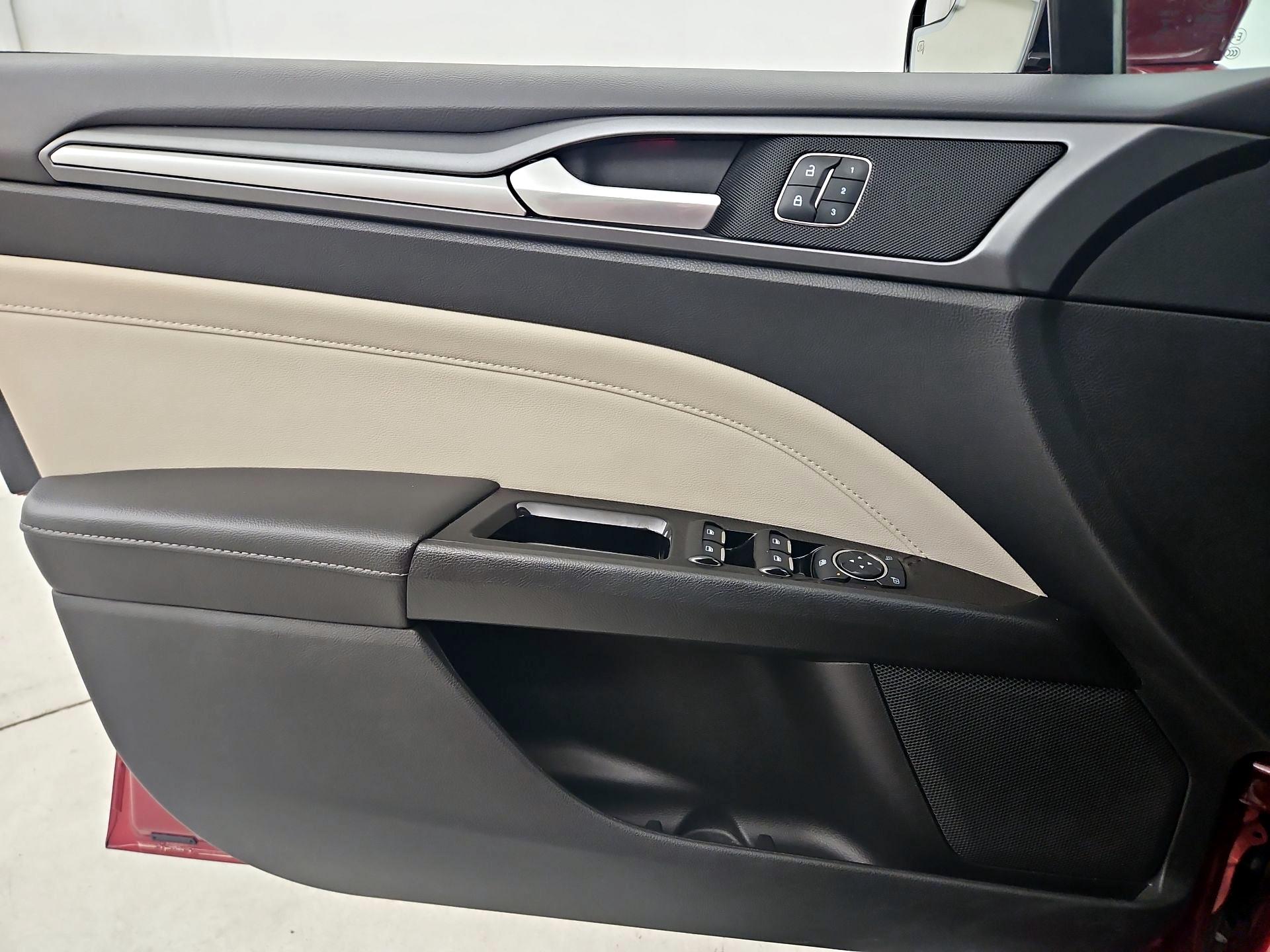 Thumbnail: 2016 Ford Fusion - 12