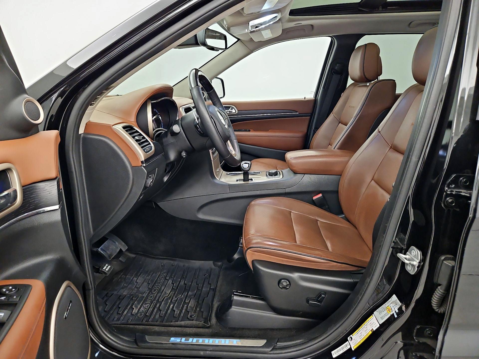 Thumbnail: 2015 Jeep Grand Cherokee - 11