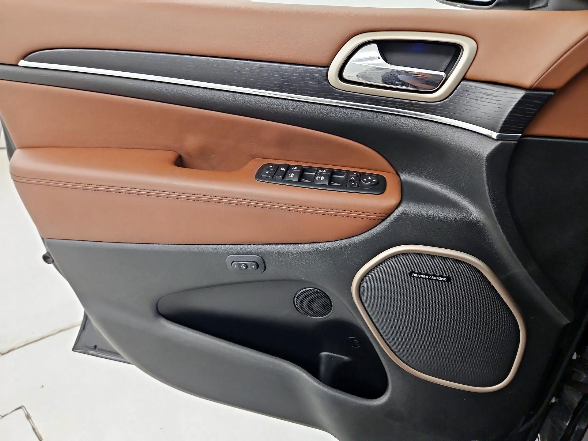 Thumbnail: 2015 Jeep Grand Cherokee - 12