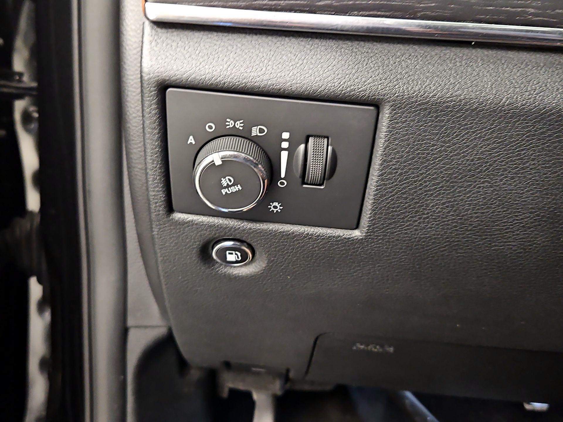 Thumbnail: 2015 Jeep Grand Cherokee - 13