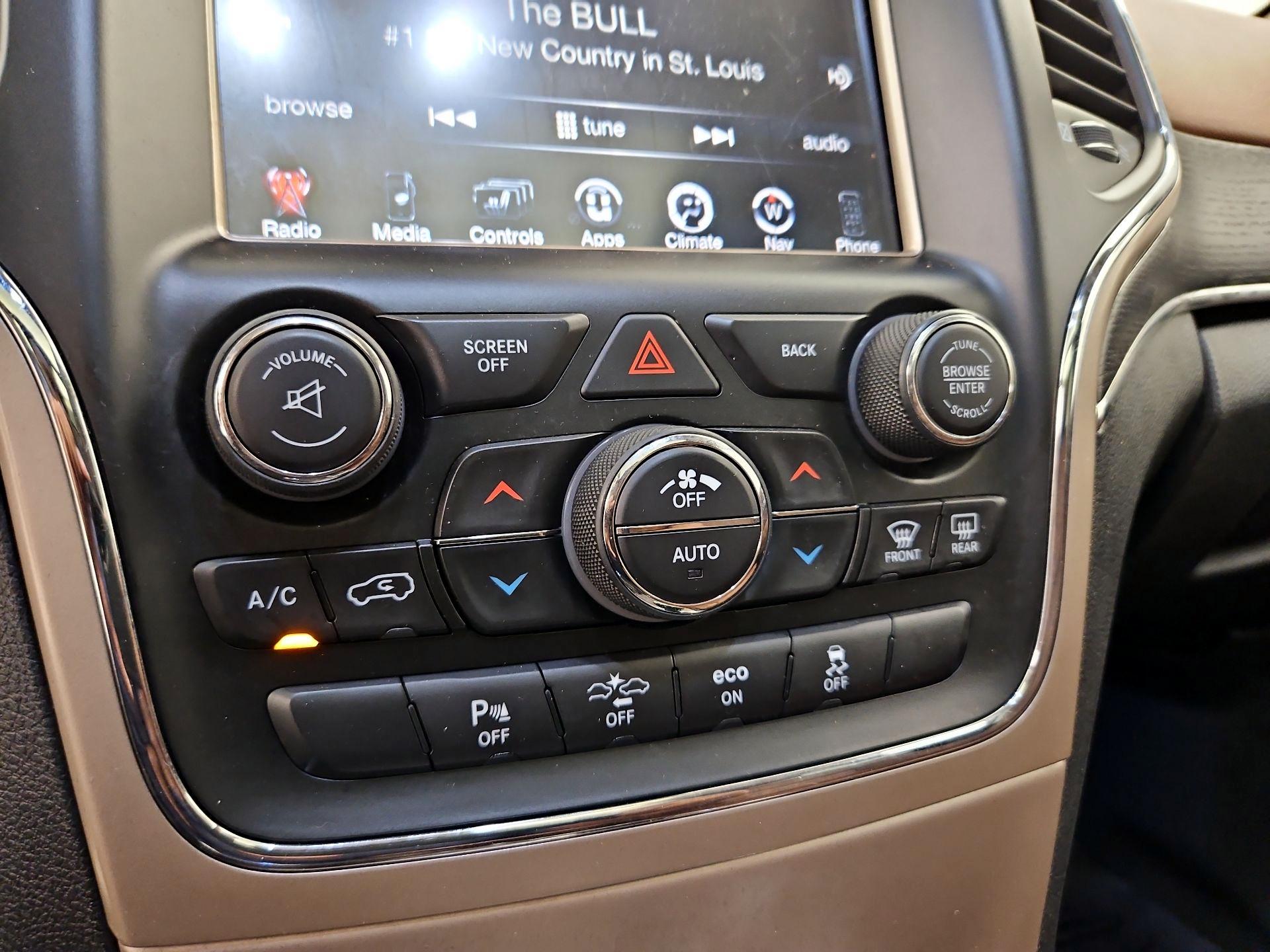 Thumbnail: 2015 Jeep Grand Cherokee - 17