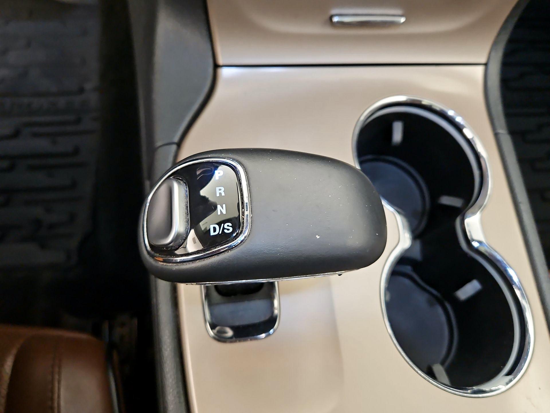 Thumbnail: 2015 Jeep Grand Cherokee - 18