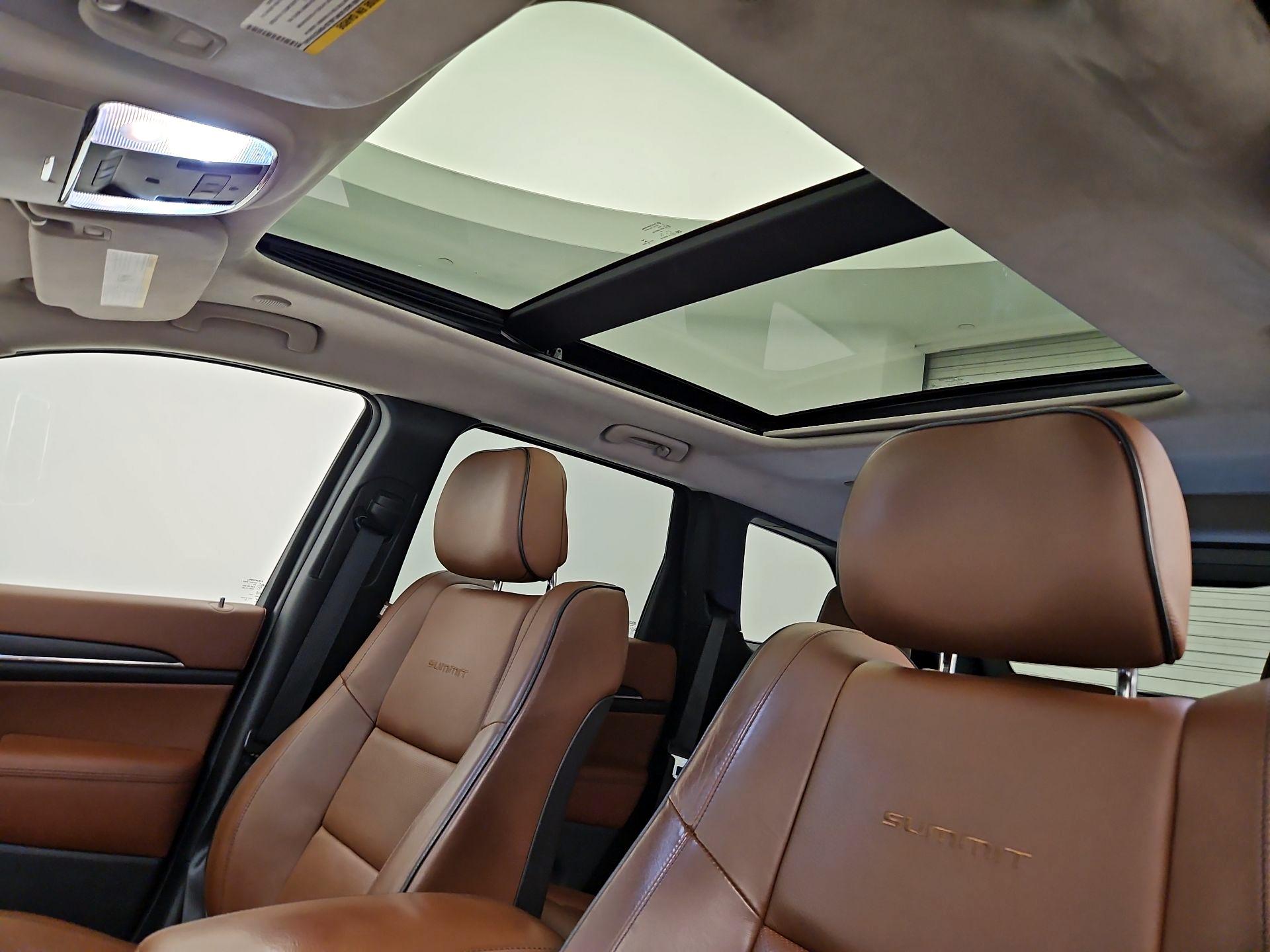 Thumbnail: 2015 Jeep Grand Cherokee - 20