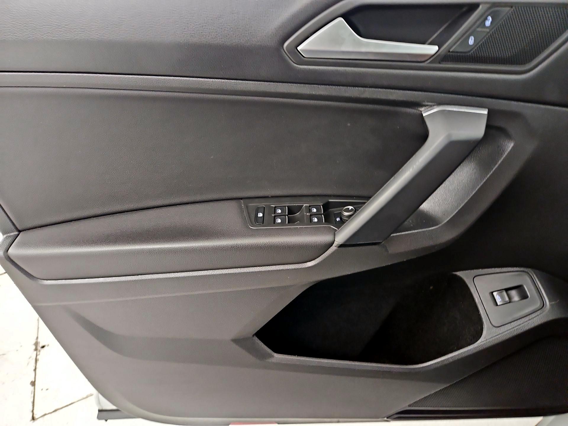 Thumbnail: 2019 Volkswagen Tiguan - 12
