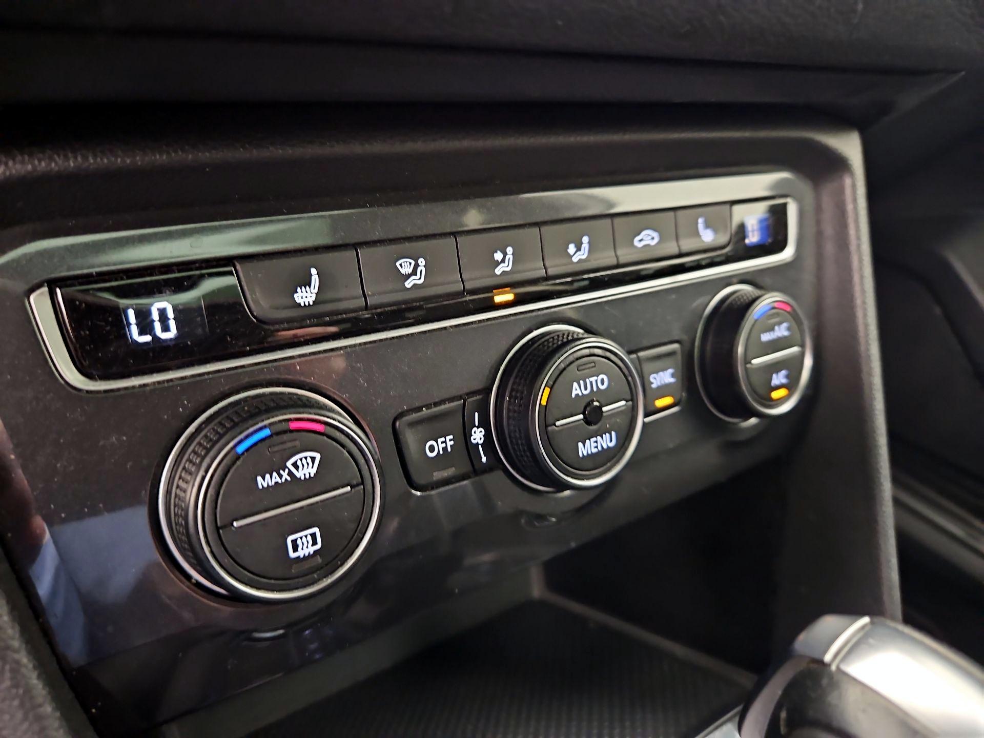 Thumbnail: 2019 Volkswagen Tiguan - 17